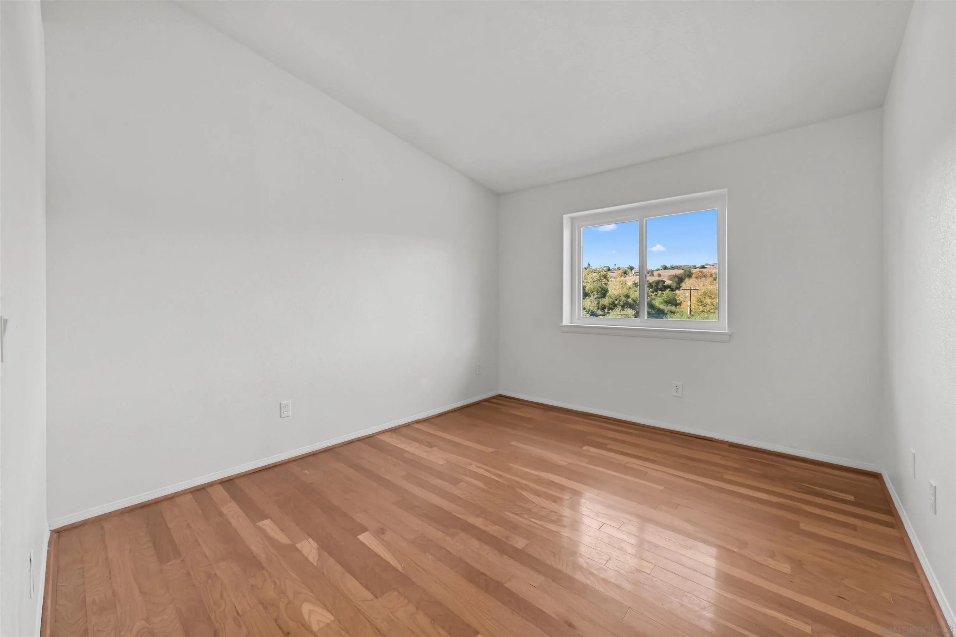 https://cdn.realtyfeed.com/cdn/127/250043071/36828bbb4c9016a54616d79d1547657e.webp