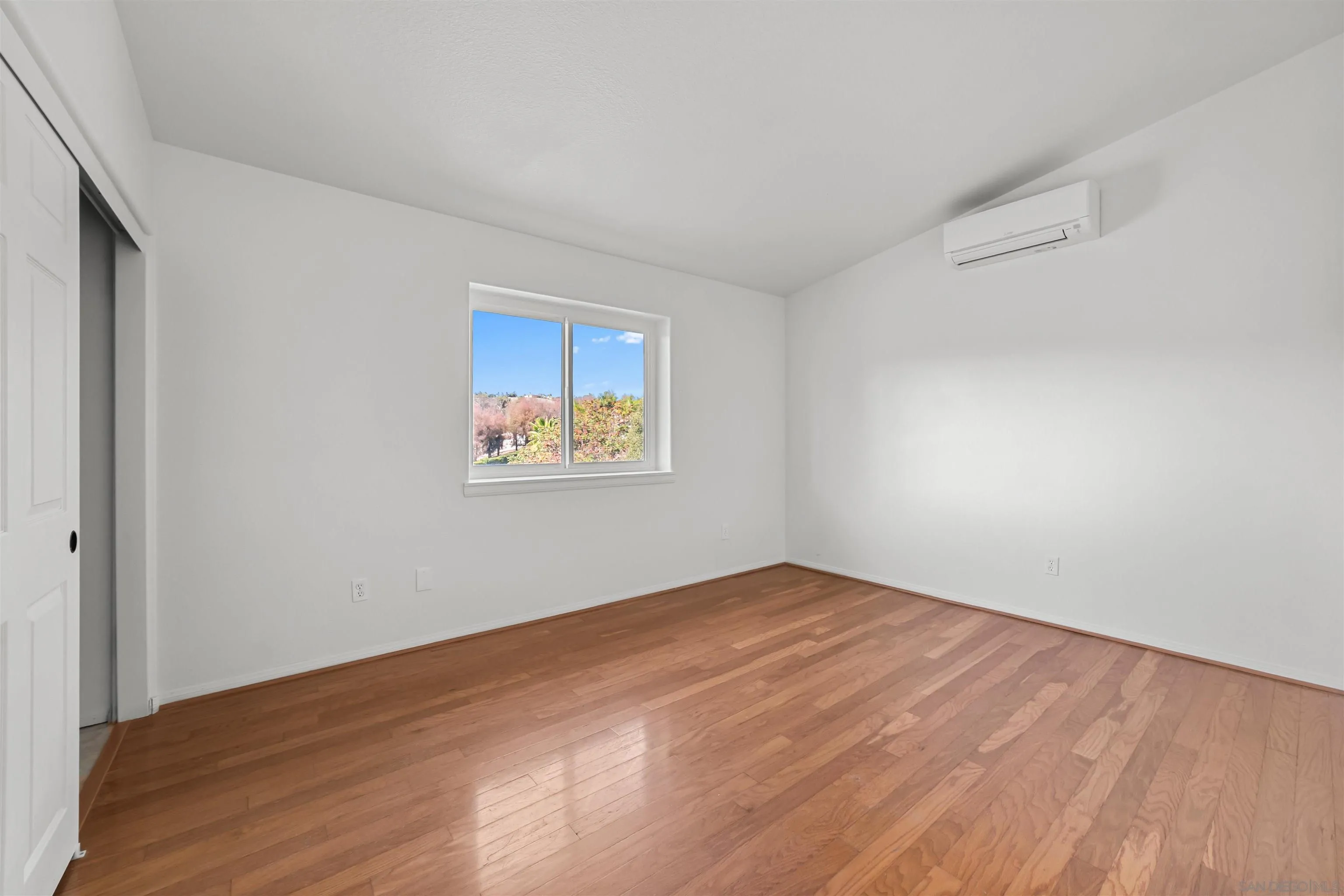 https://cdn.realtyfeed.com/cdn/127/250043071/988fd3ad82ce62f9e405acc6c95a18f1.webp