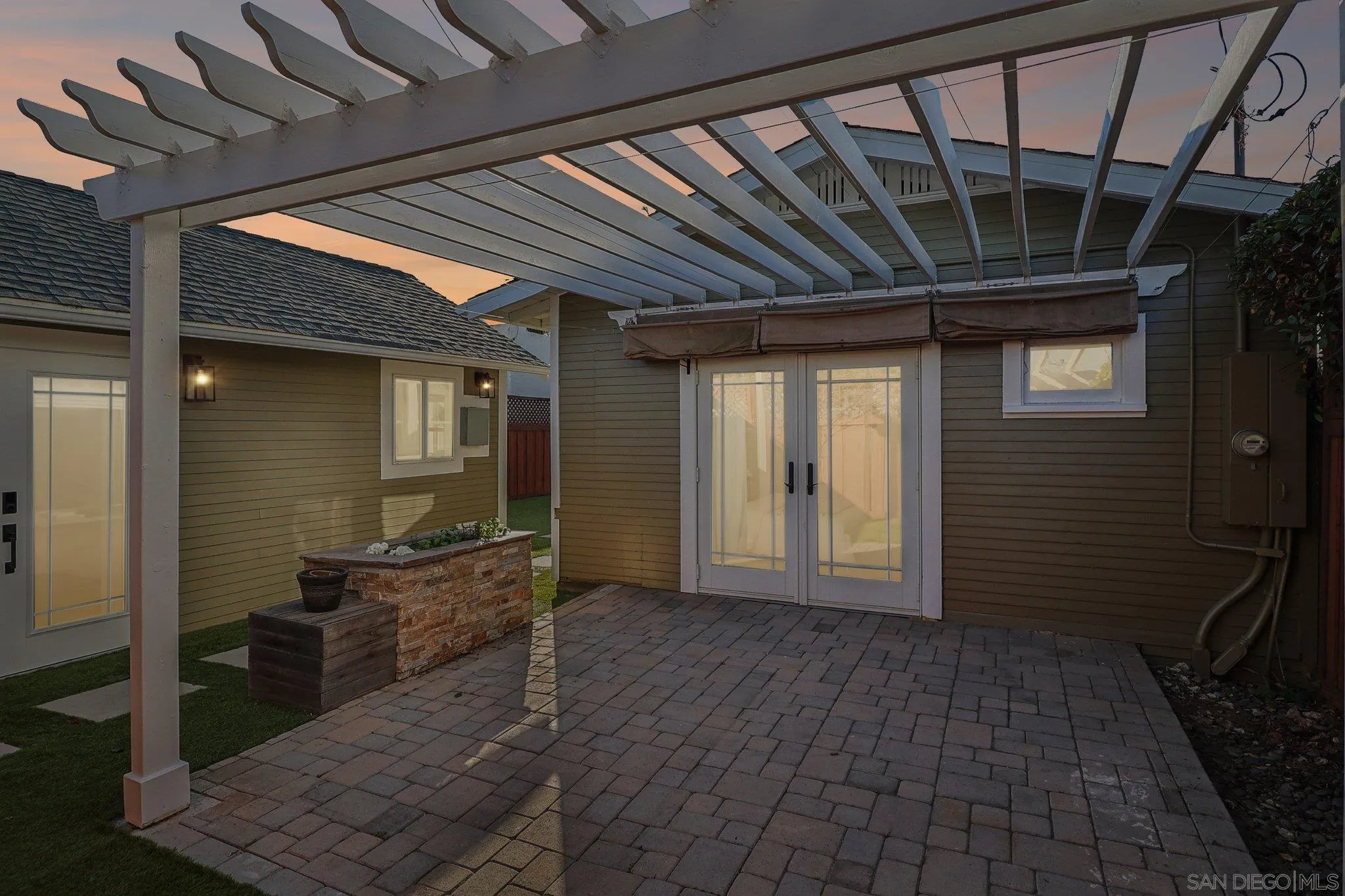 https://cdn.realtyfeed.com/cdn/127/250043073/1037188527353529b215ff627d501f72.webp