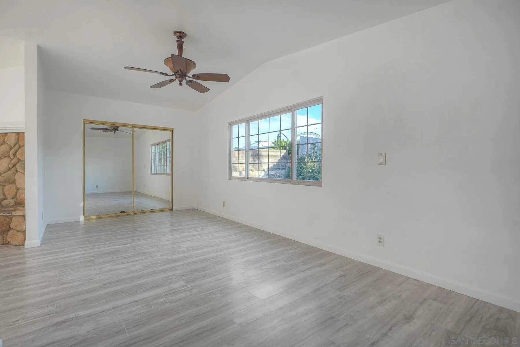 https://cdn.realtyfeed.com/cdn/127/250043083/4b48676daa37c34c14e6793162c5c636.webp