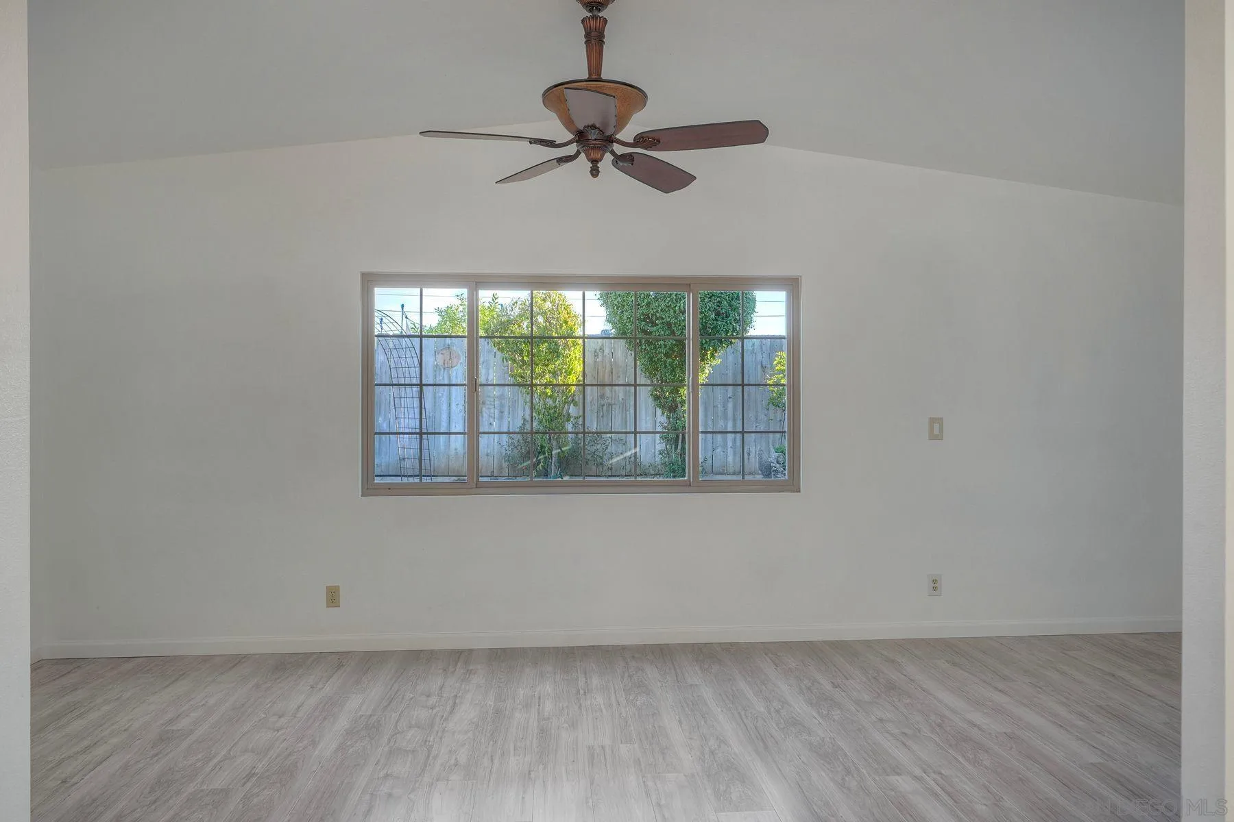 https://cdn.realtyfeed.com/cdn/127/250043083/6bdf1215fd621d1afdc1407fbd04165d.webp