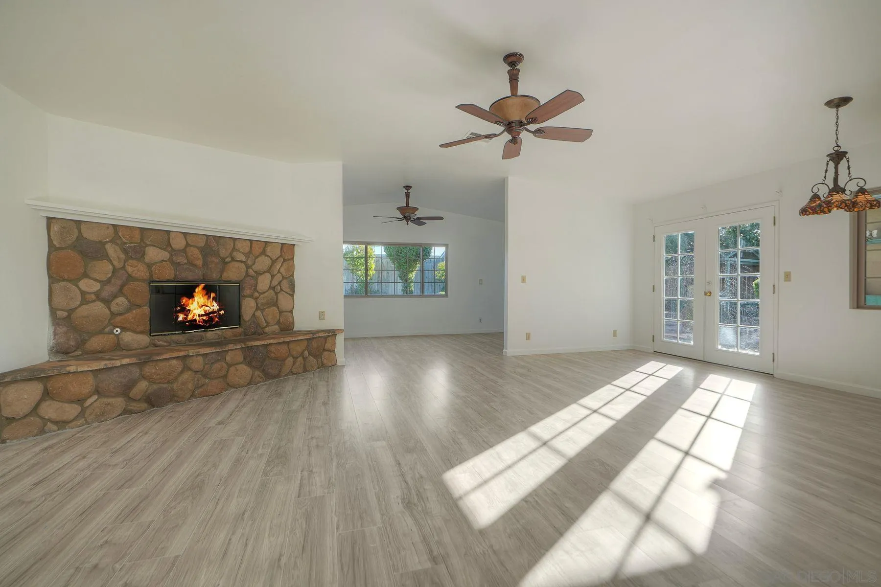 https://cdn.realtyfeed.com/cdn/127/250043083/b55959e220dda51bfea94417db9df160.webp