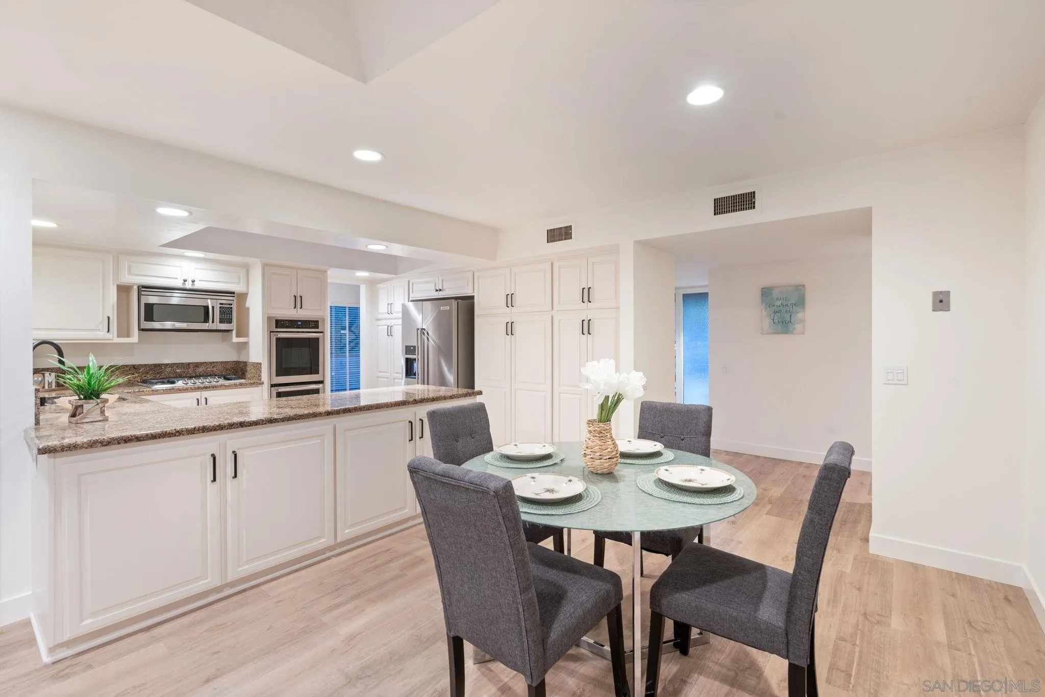 https://cdn.realtyfeed.com/cdn/127/250043098/9cffc9967f4eda2411743b41dcf94661.webp