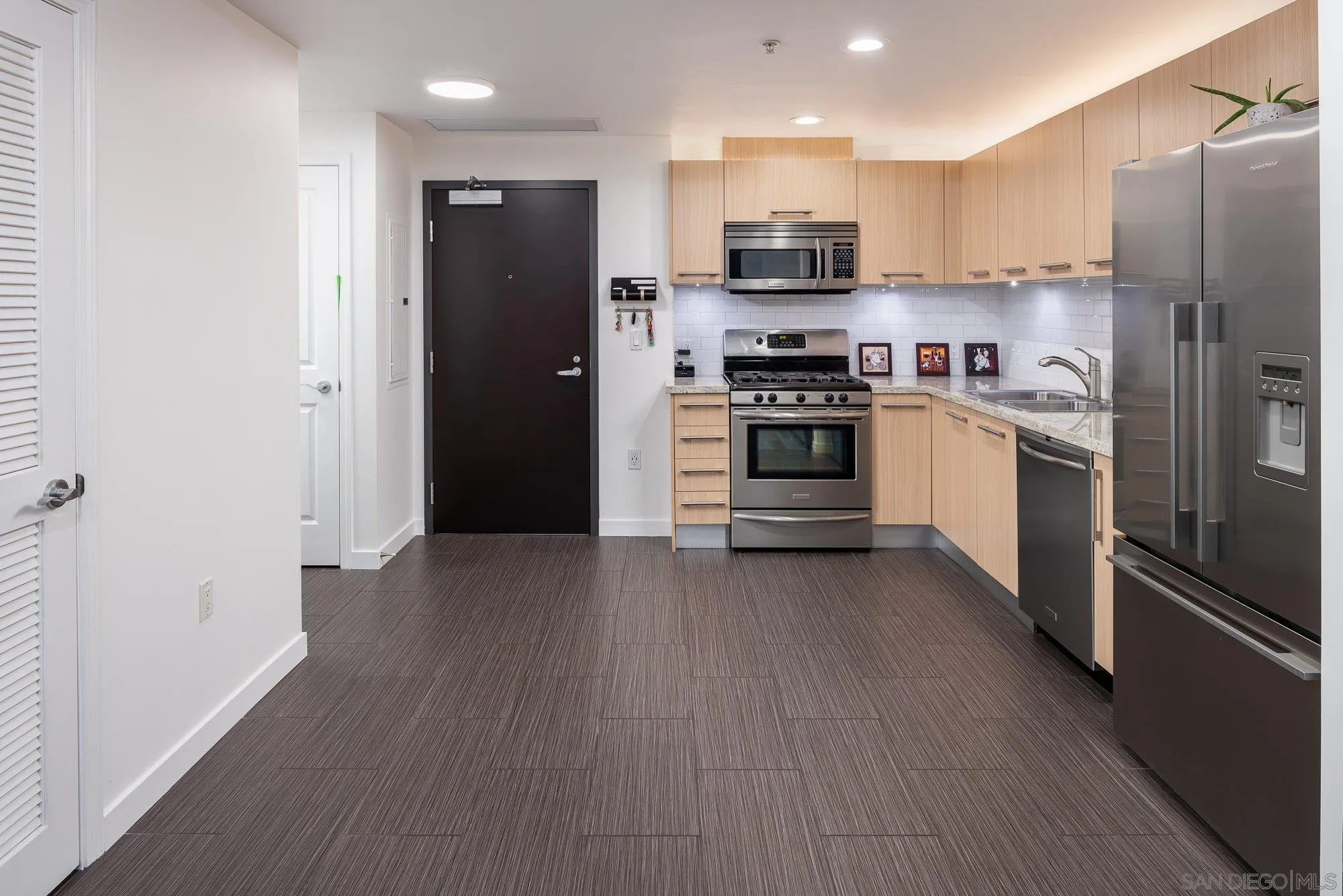 Photo #3: 250043099 Listing: Photo #3