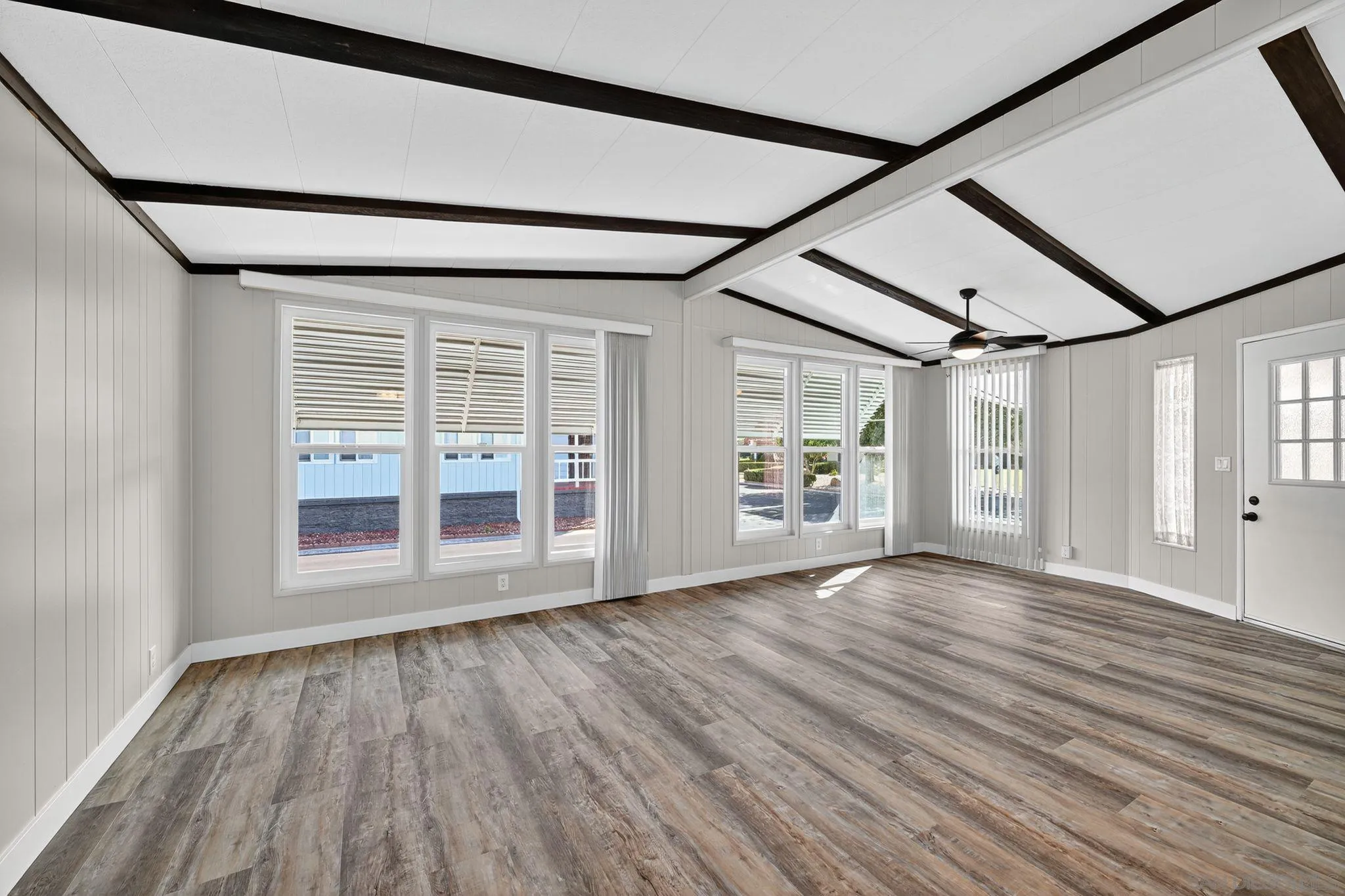 https://cdn.realtyfeed.com/cdn/127/250043107/cf15b3210a741cca030b41747424d65d.webp