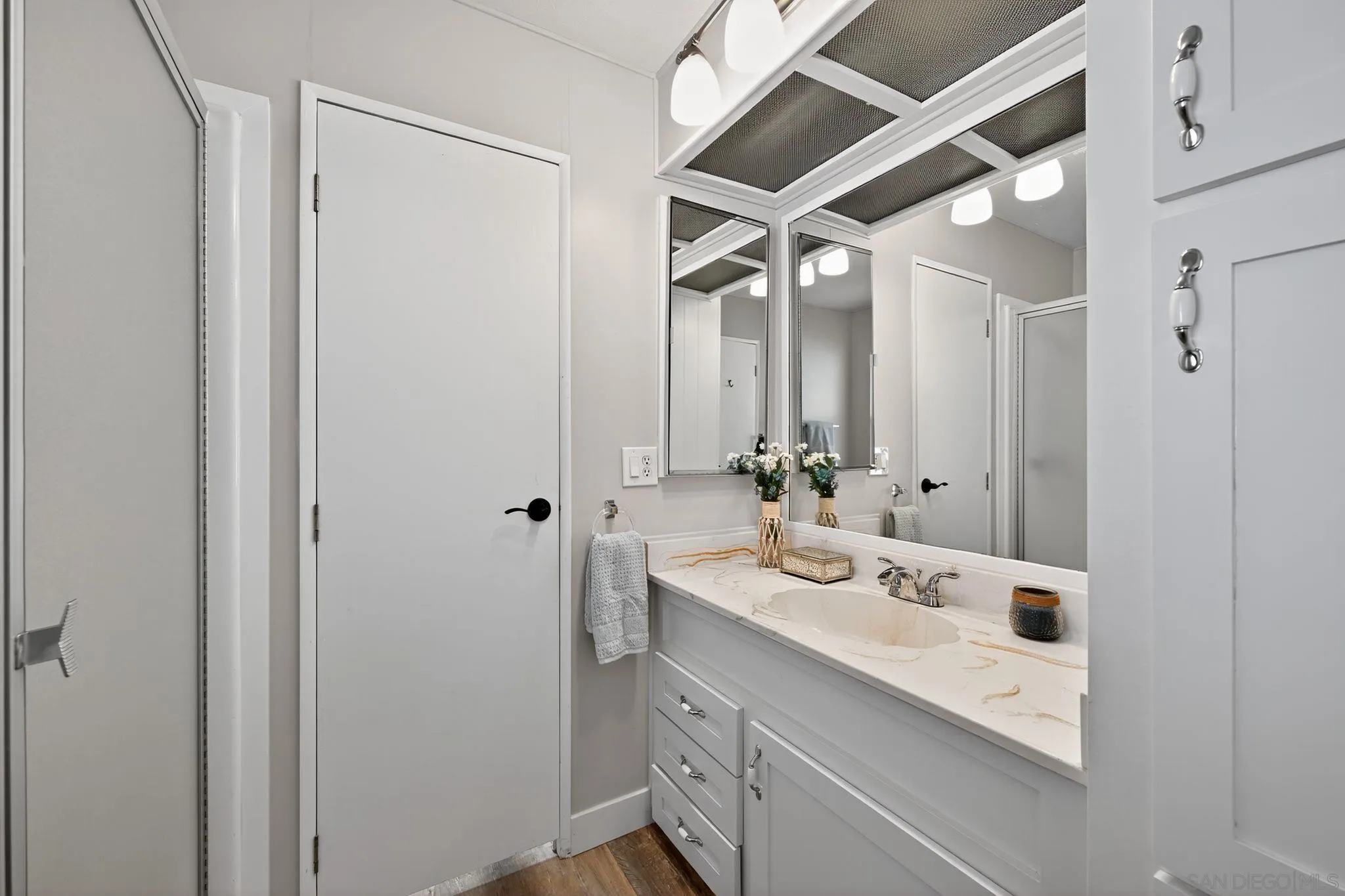 https://cdn.realtyfeed.com/cdn/127/250043107/d790136b7395d5860559fa4e1a9e14af.webp