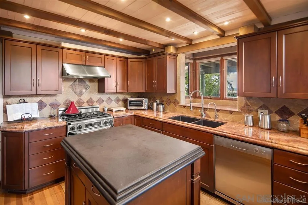 https://cdn.realtyfeed.com/cdn/127/250043109/1e1a758d83427bb356eb5748f23d5232.webp