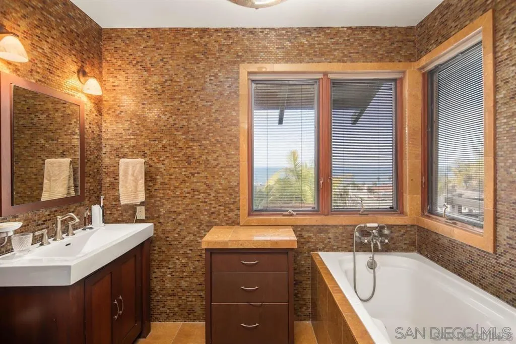 https://cdn.realtyfeed.com/cdn/127/250043109/32a7b775df5263a2993b2537696f413d.webp