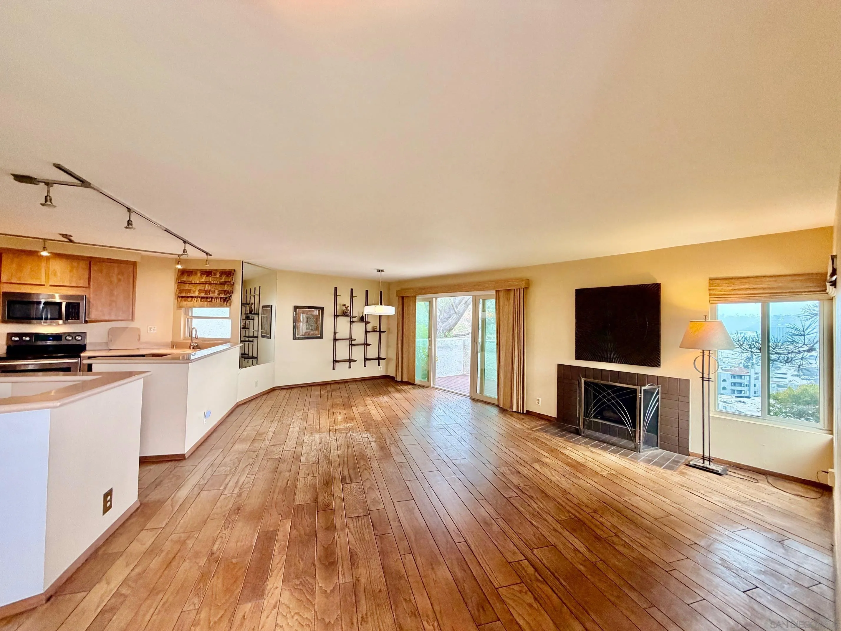 https://cdn.realtyfeed.com/cdn/127/250043121/0a6ab8677b63117f9742438f681c7b77.webp