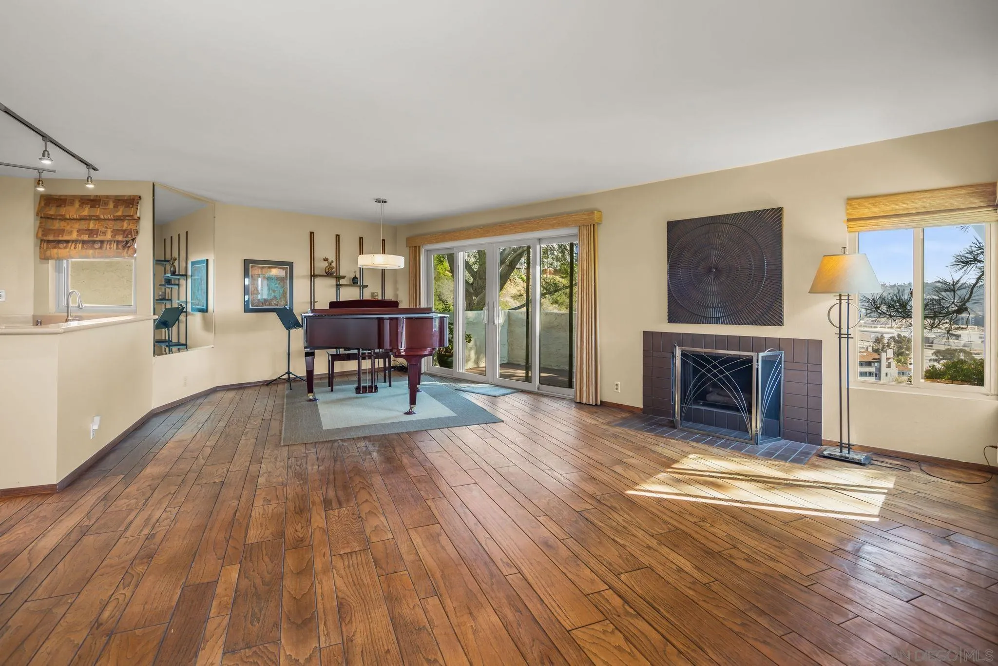 https://cdn.realtyfeed.com/cdn/127/250043121/16479d7299ece81195923d2bbae3c362.webp