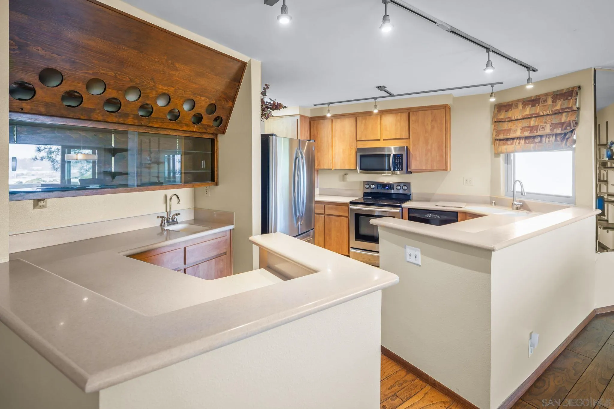 https://cdn.realtyfeed.com/cdn/127/250043121/e535264438f872631930c573b715edfb.webp