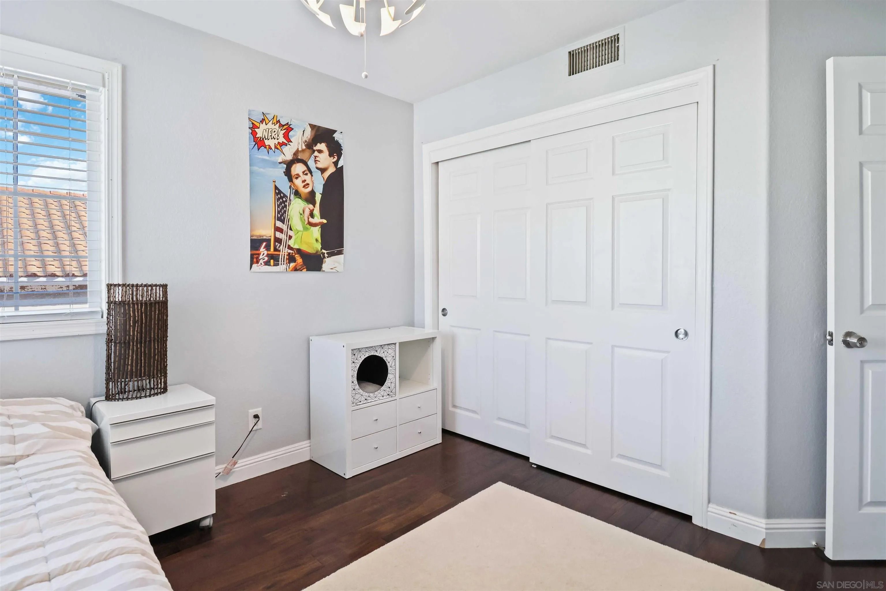 https://cdn.realtyfeed.com/cdn/127/250043135/8998372cc10723bcb07dee415bd12622.webp