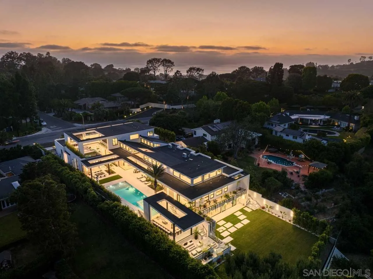 https://cdn.realtyfeed.com/cdn/127/250043137/35086846053afd785edcc4c84780ab6b.webp
