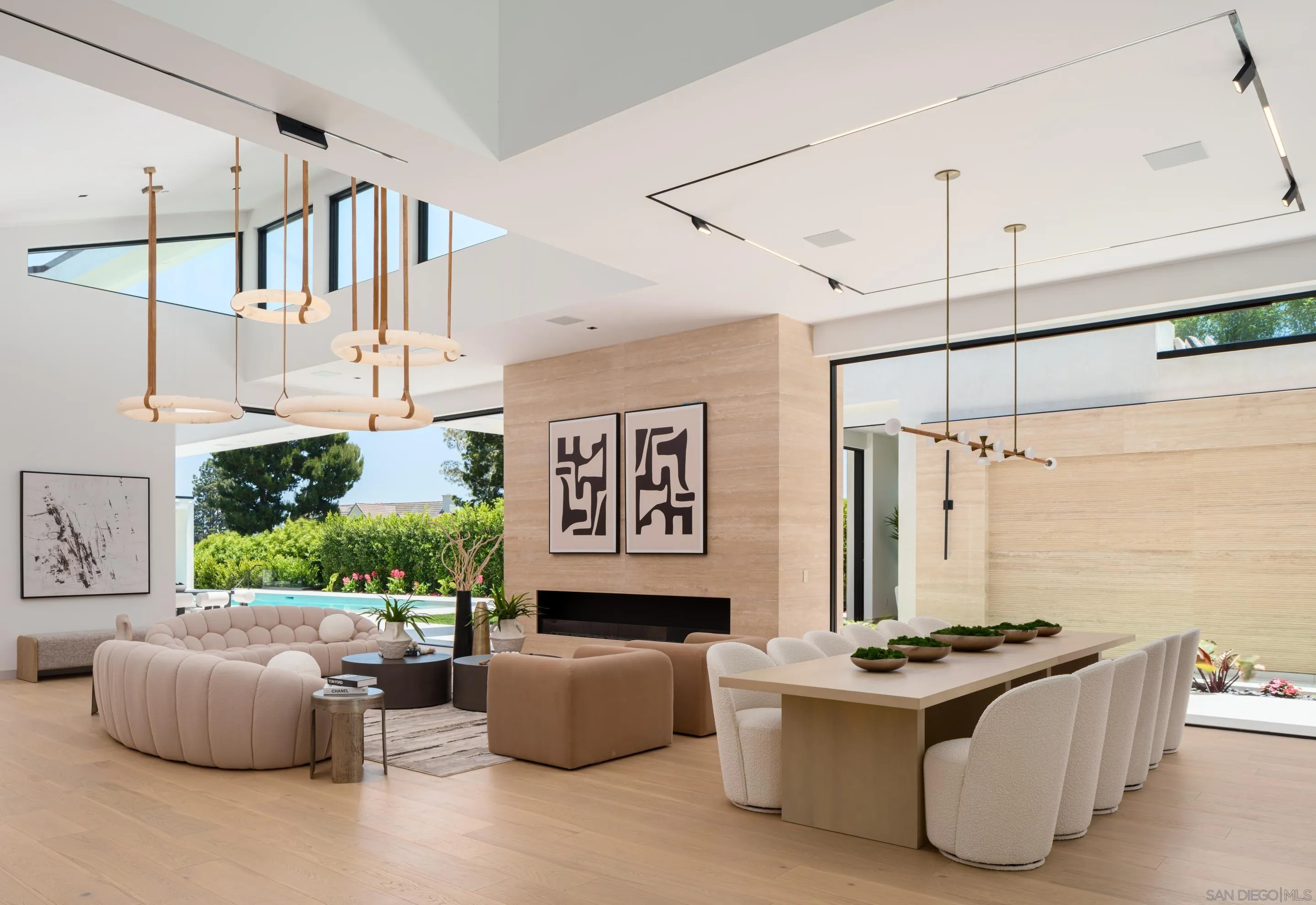 https://cdn.realtyfeed.com/cdn/127/250043137/75dd5c01f9c517f3cb20e477138d1e13.webp