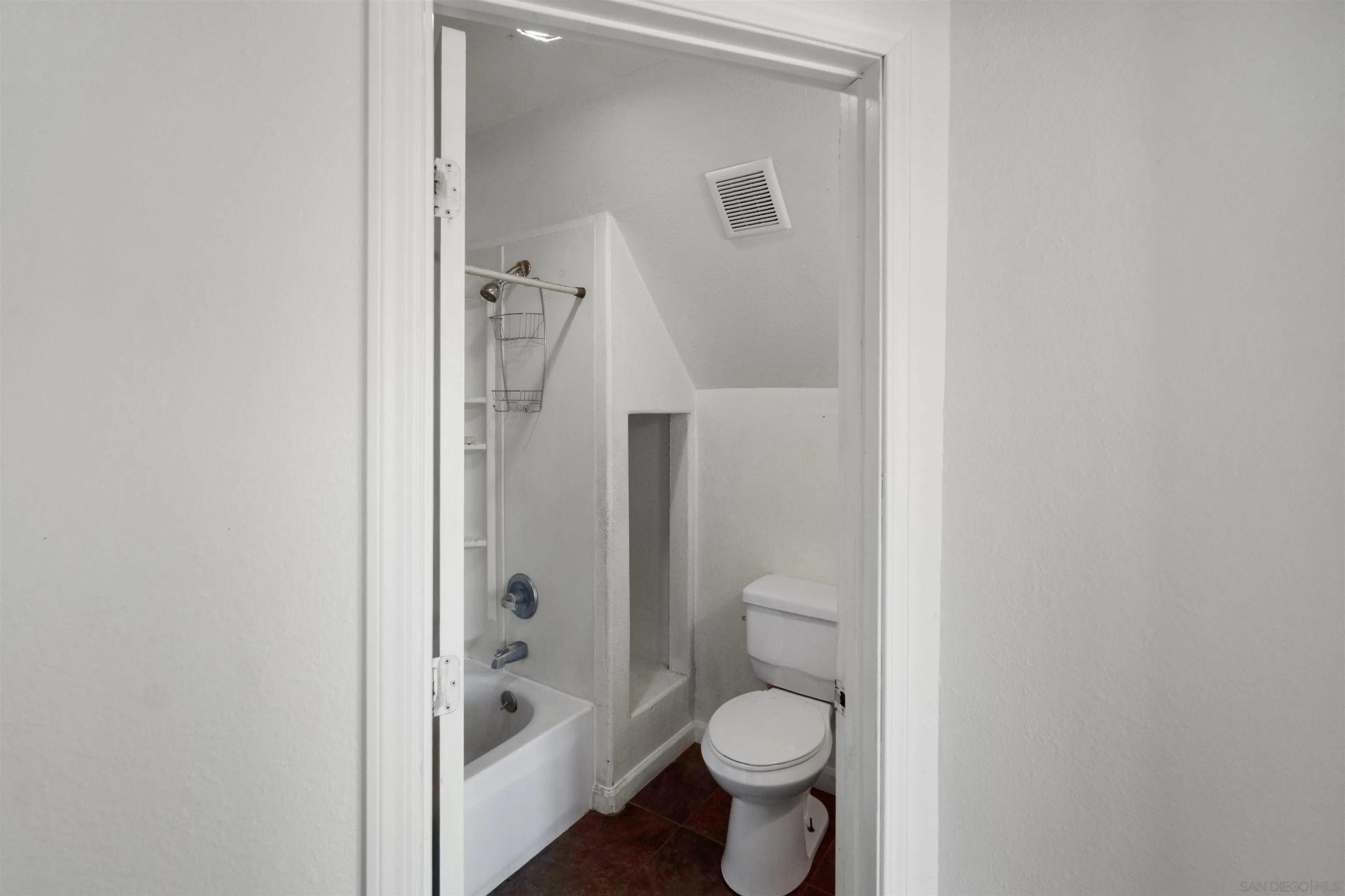 https://cdn.realtyfeed.com/cdn/127/250043156/9ae997322a18757aaecf01e1163e0629.webp