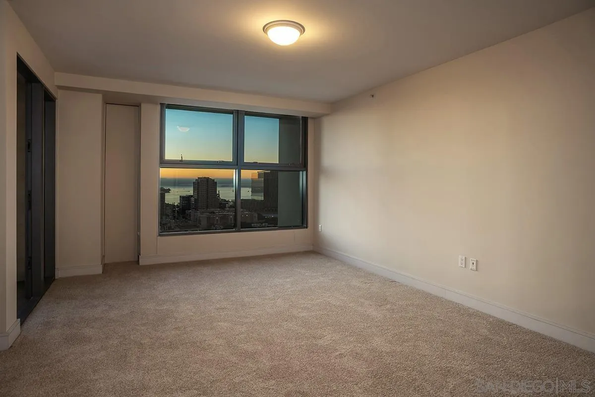 https://cdn.realtyfeed.com/cdn/127/250043159/53cd1e40ae776c6327739aca231215f1.webp