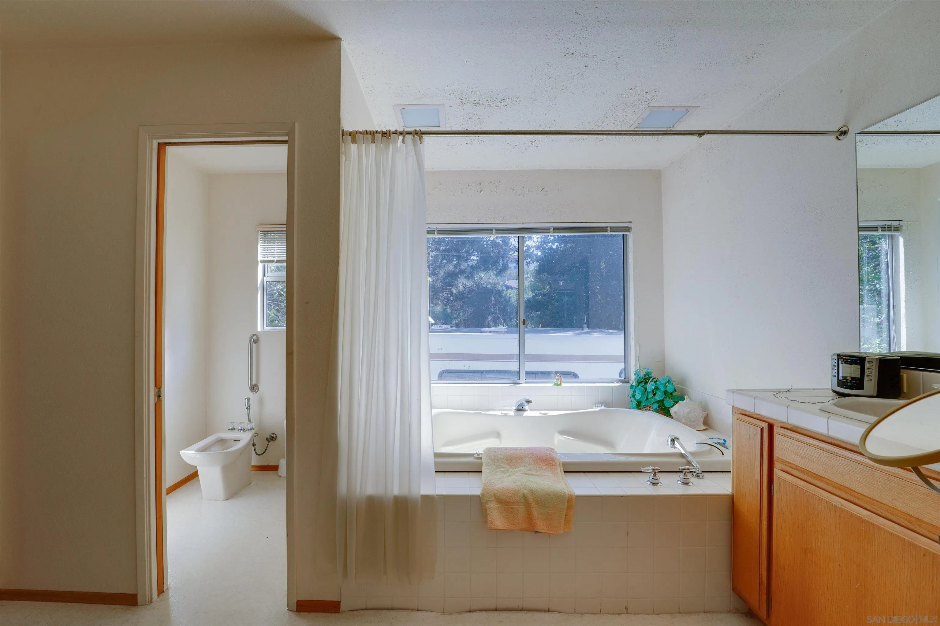 https://cdn.realtyfeed.com/cdn/127/250043171/814f6f03cf152d424587357b2799d533.webp