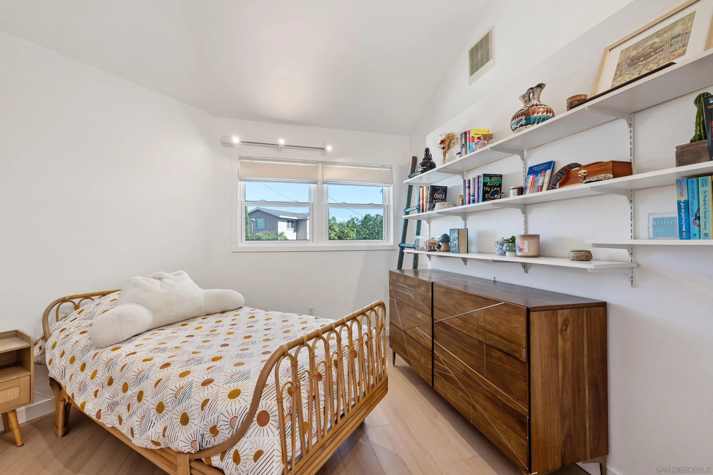 https://cdn.realtyfeed.com/cdn/127/250043179/b925566cc7b40f704145d72c21b231fa.webp