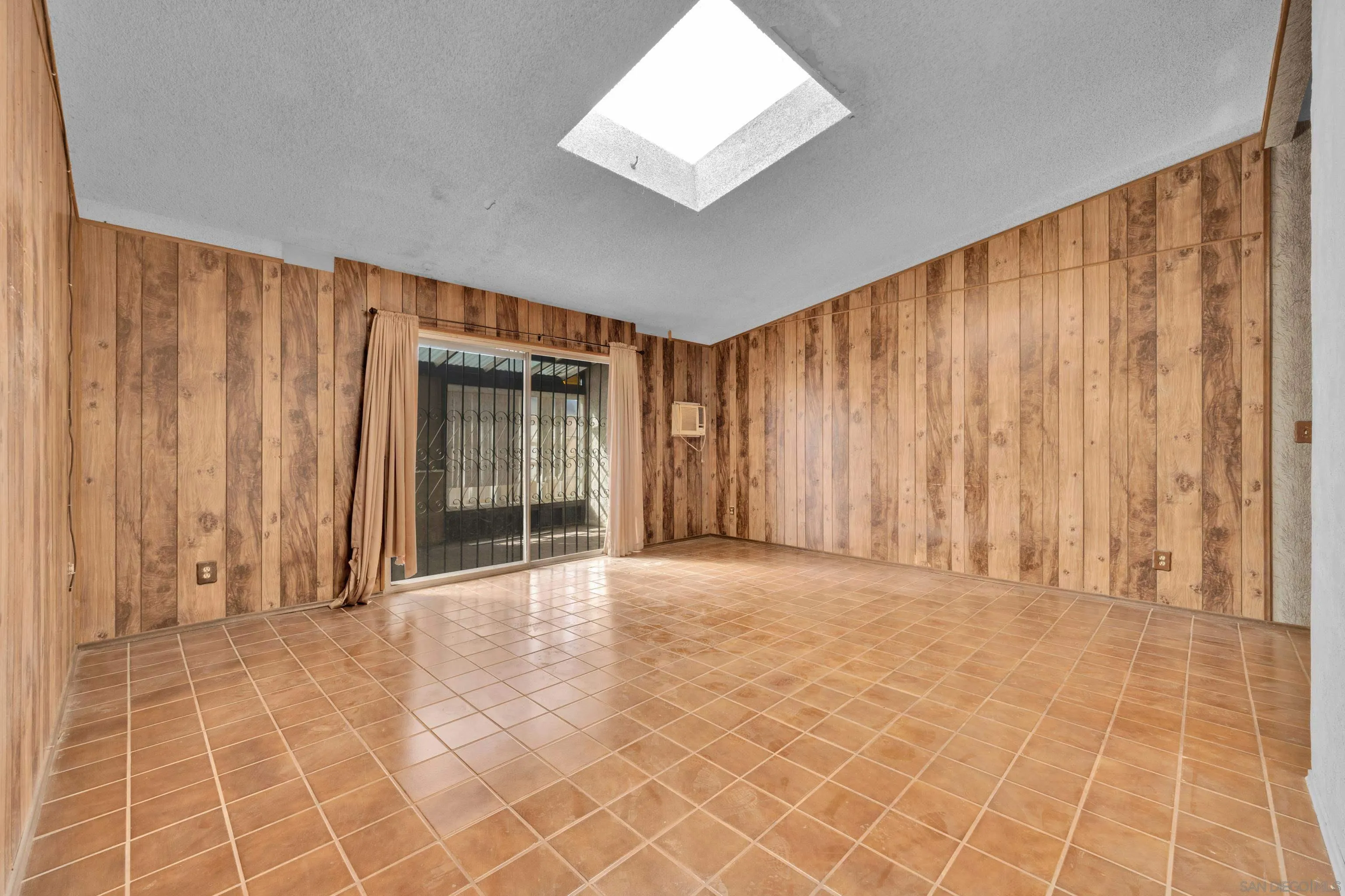 https://cdn.realtyfeed.com/cdn/127/250043185/42cd94babb141f9412a79b3babcef698.webp