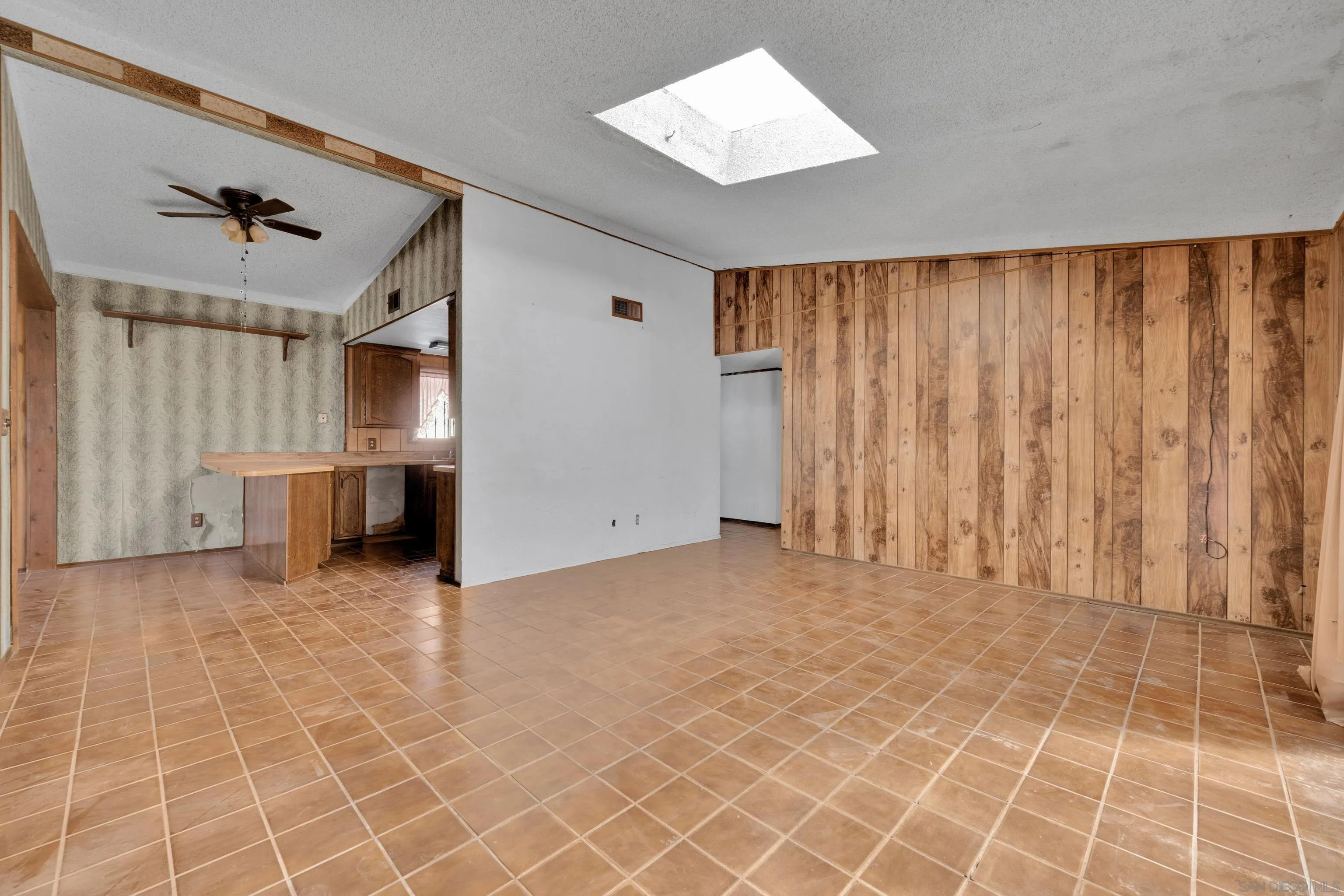 https://cdn.realtyfeed.com/cdn/127/250043185/f854138dc690df553c9e01f61bd4a118.webp