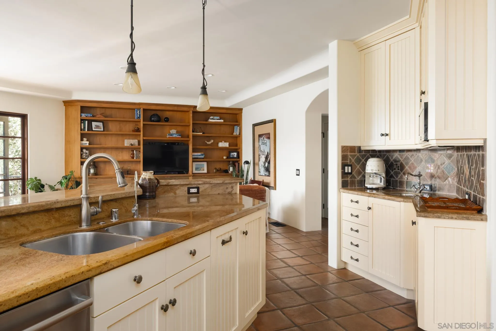https://cdn.realtyfeed.com/cdn/127/250043188/2b7255ae76700167df9ab821a1cb953c.webp
