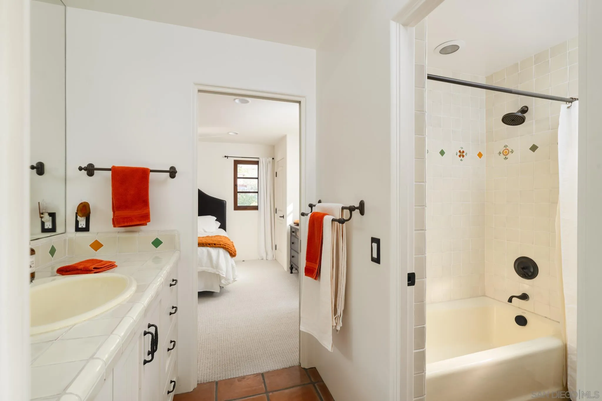 https://cdn.realtyfeed.com/cdn/127/250043188/49f048645e063904ce9a7da7f4c9129c.webp