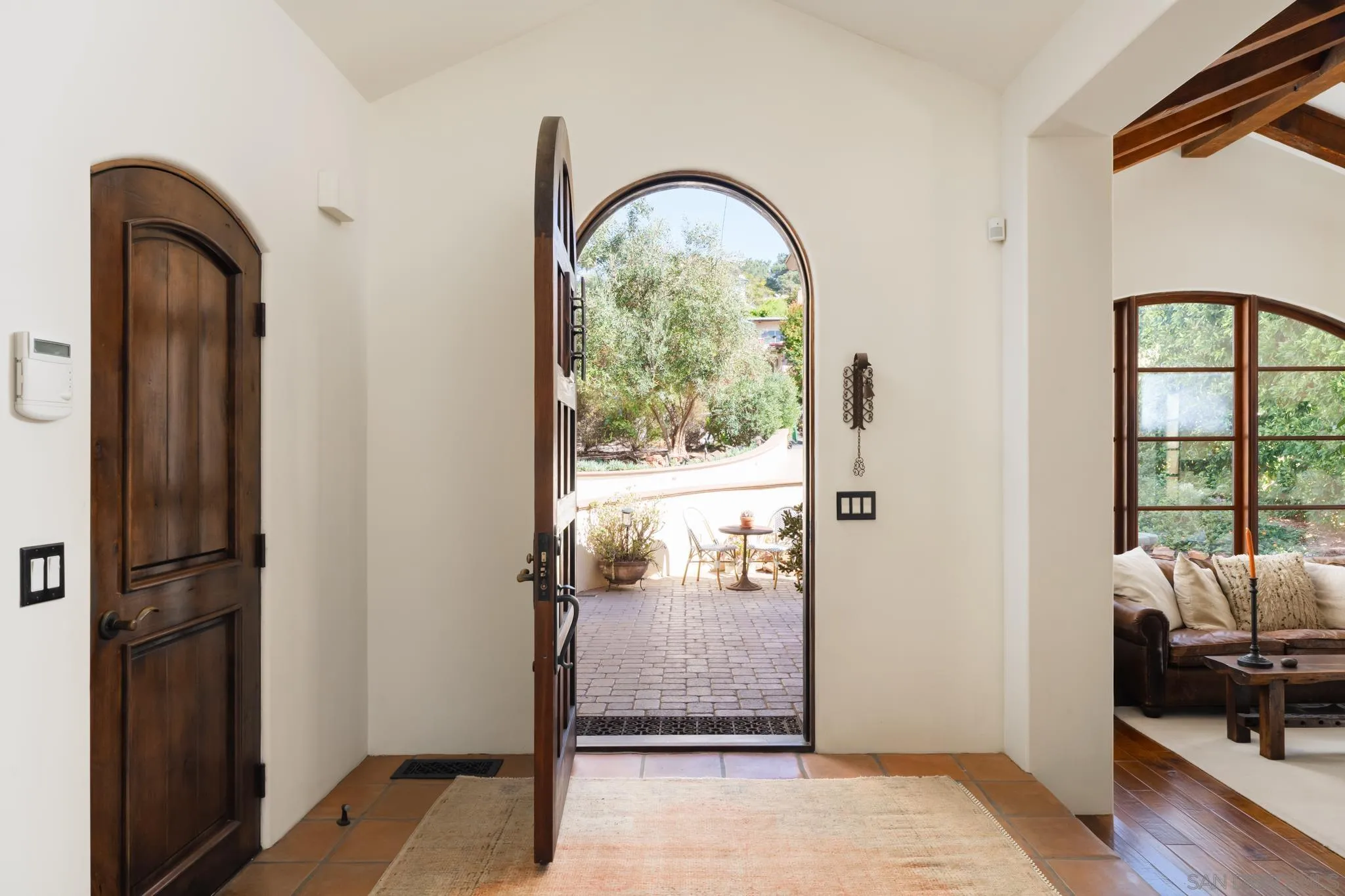 https://cdn.realtyfeed.com/cdn/127/250043188/6814bbc48b5927ddf10c7d556ce54021.webp