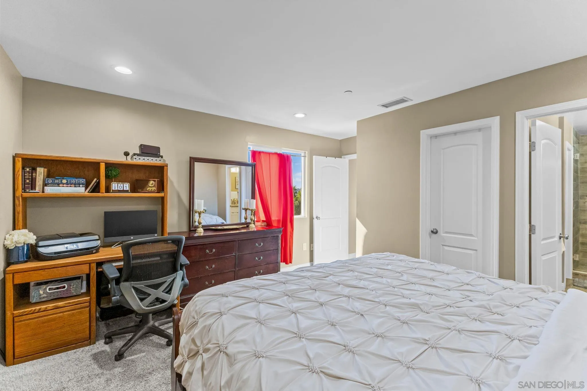 https://cdn.realtyfeed.com/cdn/127/250043201/11882bd1714df23e3d1717fc24b40598.webp