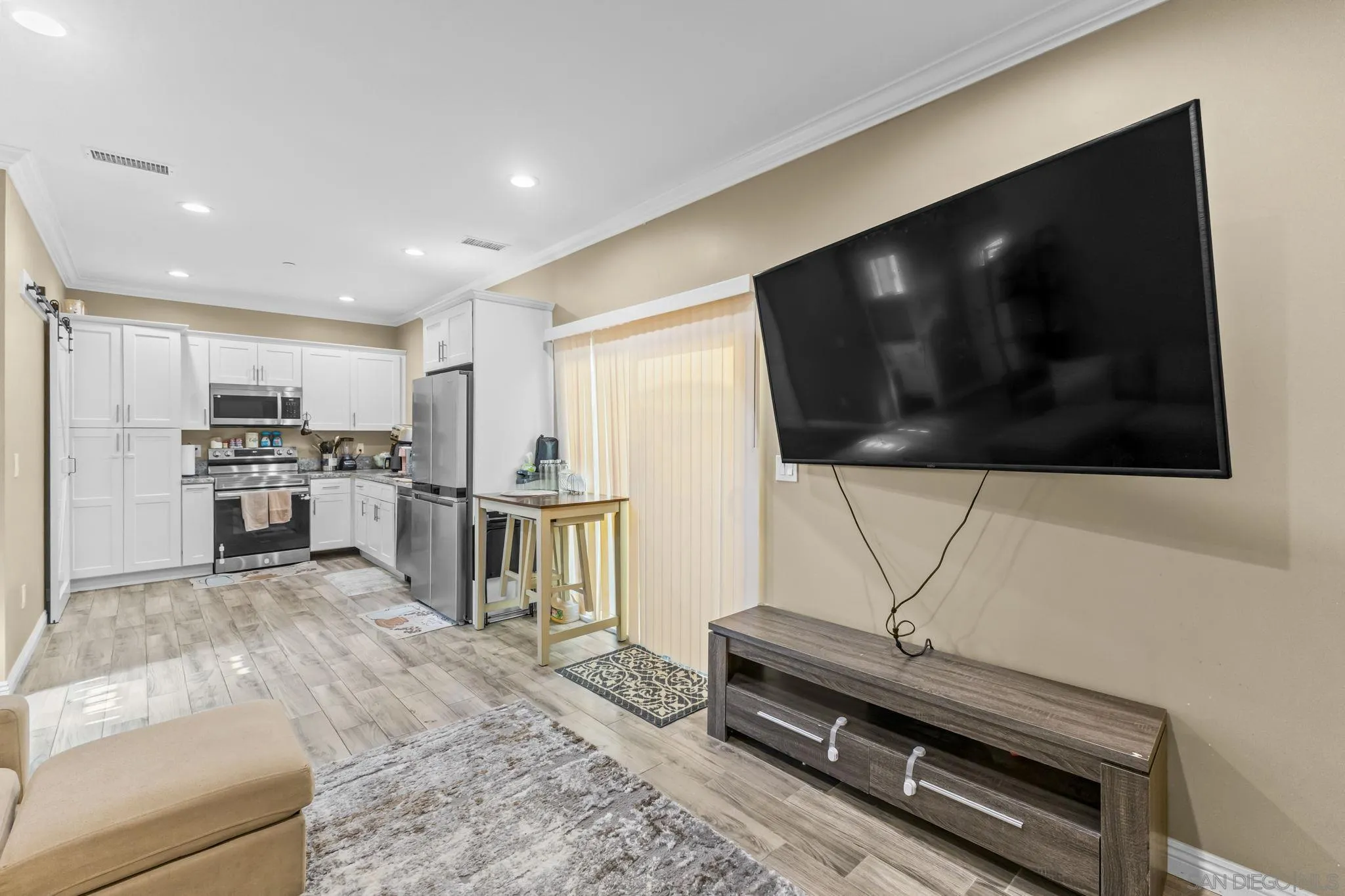 https://cdn.realtyfeed.com/cdn/127/250043201/19bdaf61d75982775dc084d000398187.webp