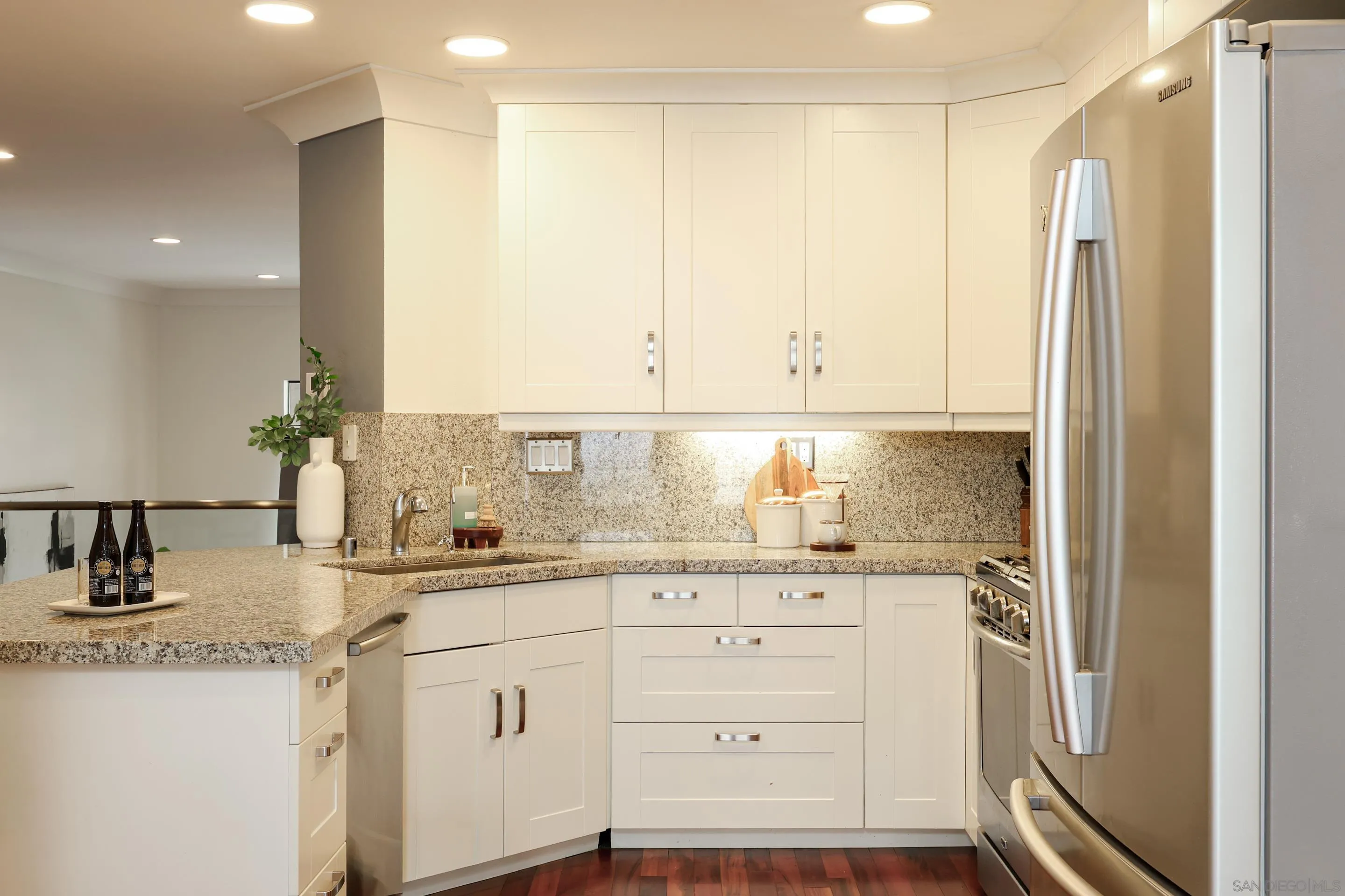 https://cdn.realtyfeed.com/cdn/127/250043209/f7224188259cc7776466d6e972317368.webp