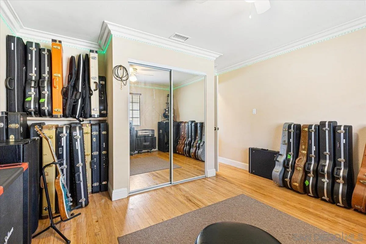 https://cdn.realtyfeed.com/cdn/127/250043216/156803d249d42d9b0187033fabc542af.webp