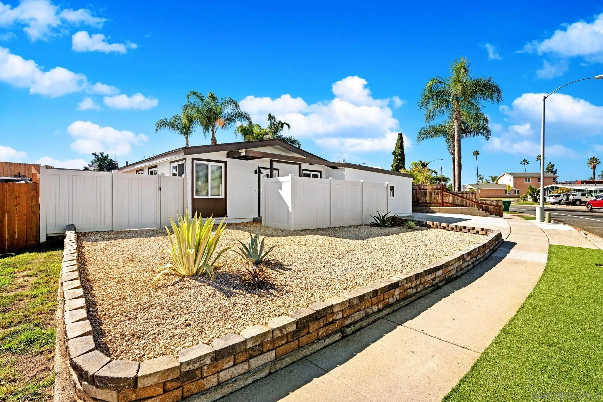 https://cdn.realtyfeed.com/cdn/127/250043223/51a19cb71d58a85583dbc80777f710f7.webp