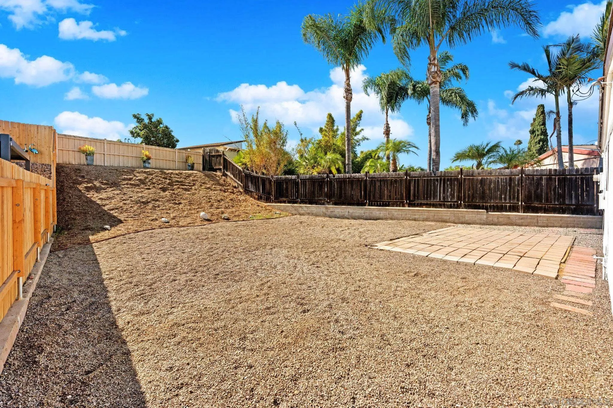 https://cdn.realtyfeed.com/cdn/127/250043223/d253b5a57f4dbe74d2f3085b72a5420e.webp