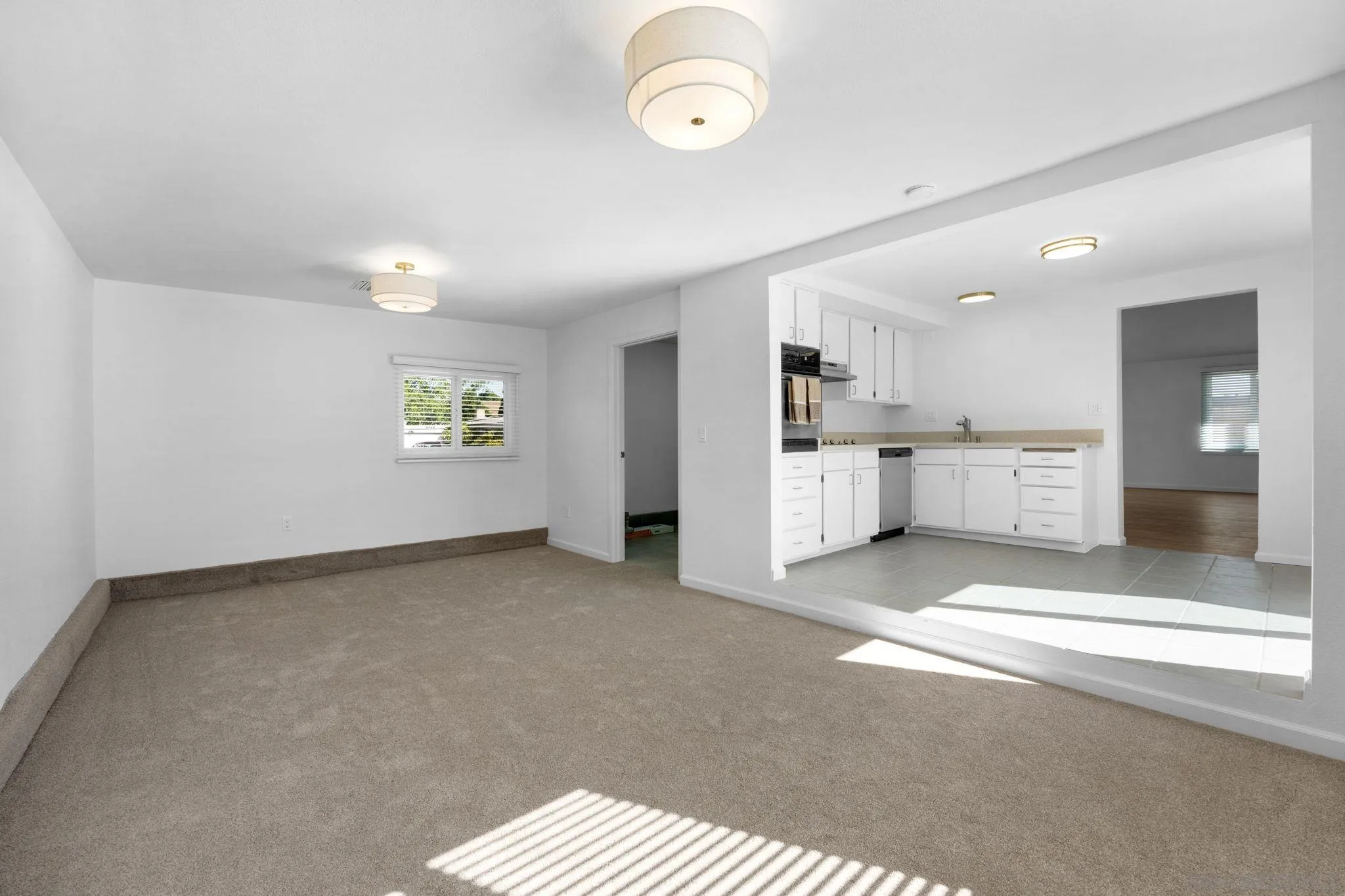 https://cdn.realtyfeed.com/cdn/127/250043223/e308e6aabd4b88f3c29ba6806782ec27.webp