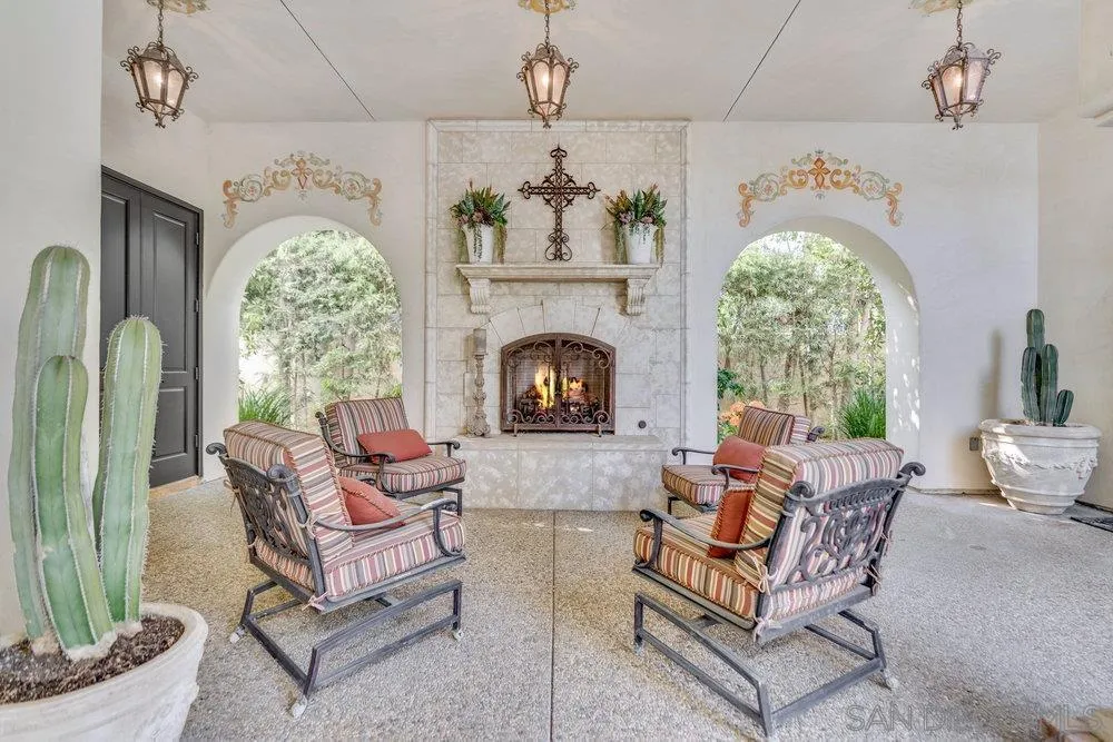 https://cdn.realtyfeed.com/cdn/127/250043228/1250cd0ed62962ceb82619eb472b7a37.webp