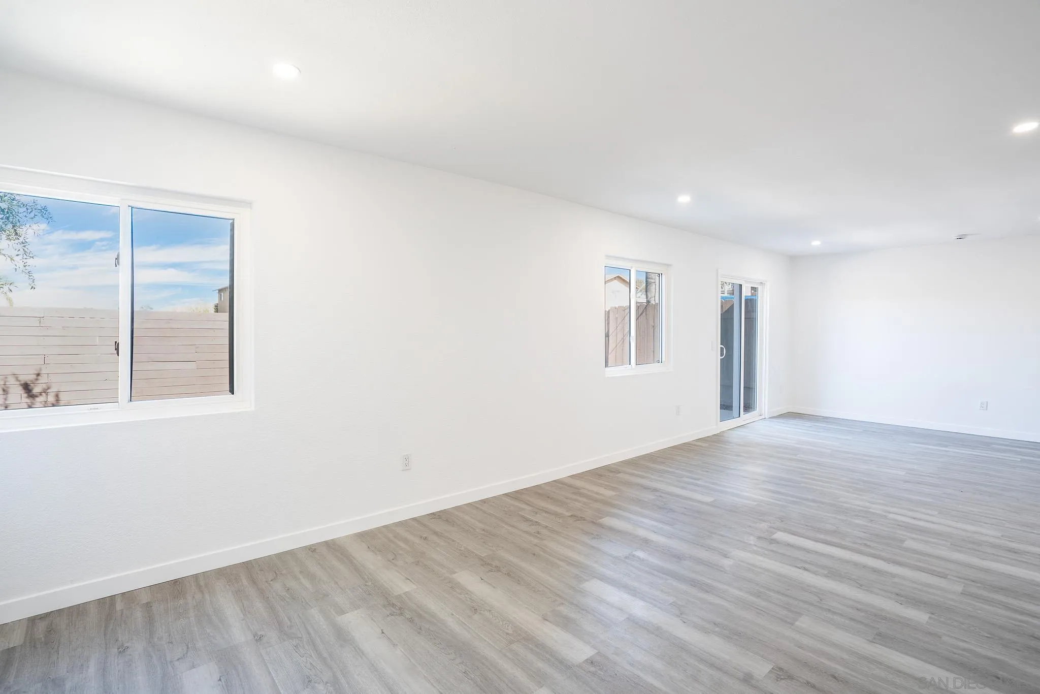 https://cdn.realtyfeed.com/cdn/127/250043232/4f3183b06894ff7a16f677013f475838.webp