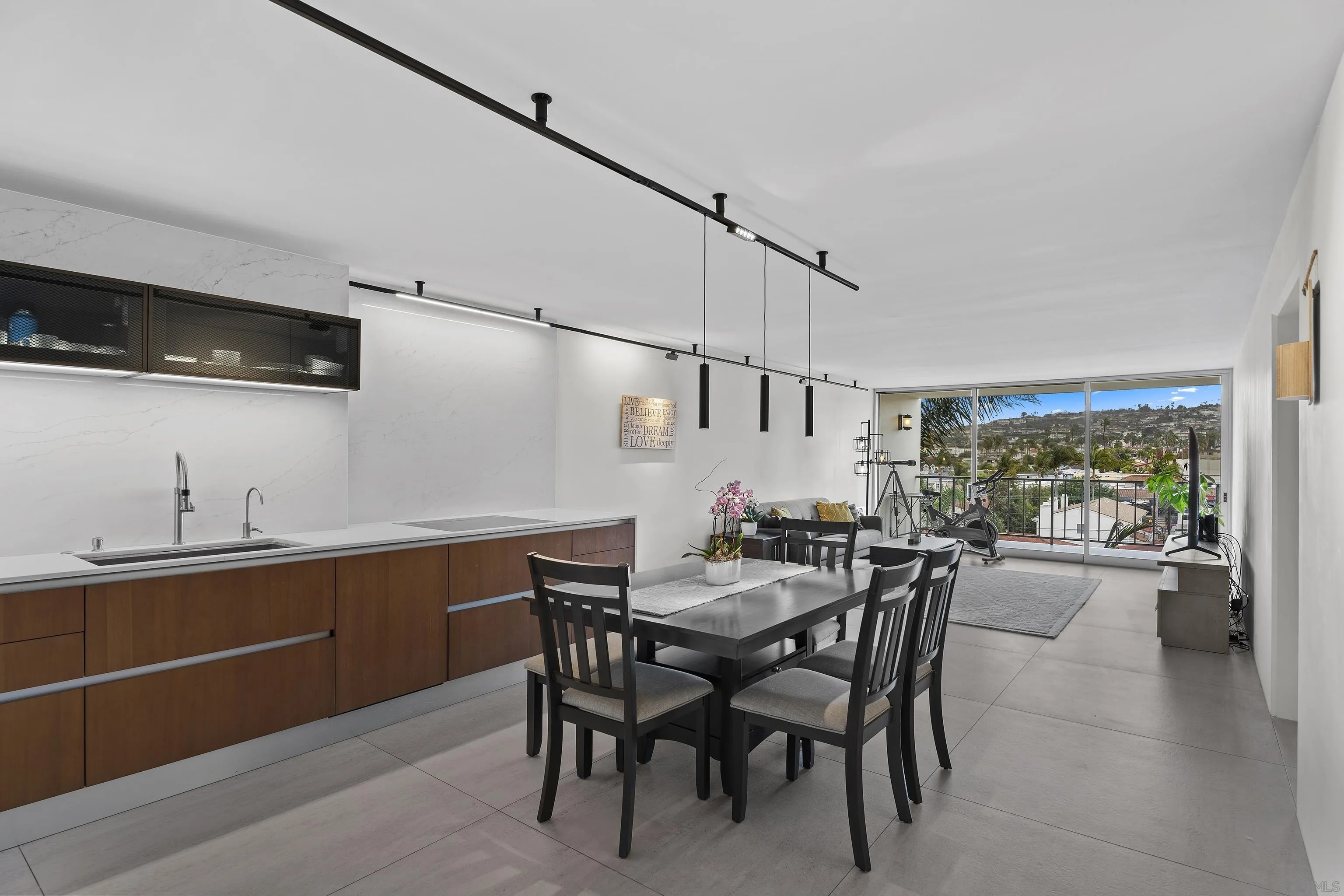 Photo #2: 250043251 Listing: Photo #2