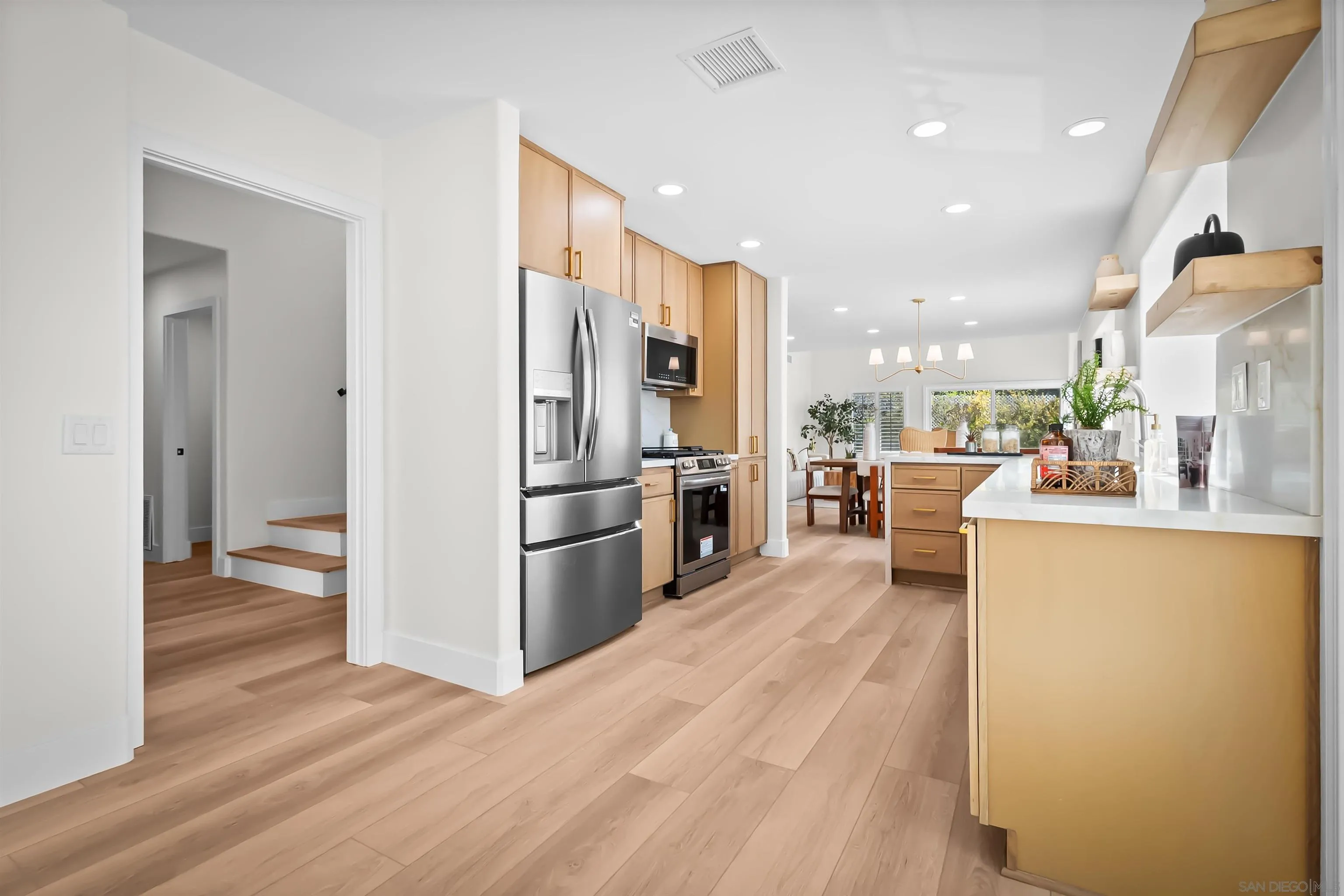 https://cdn.realtyfeed.com/cdn/127/250043262/99c91499490fbdfe47a9bc713b70871c.webp