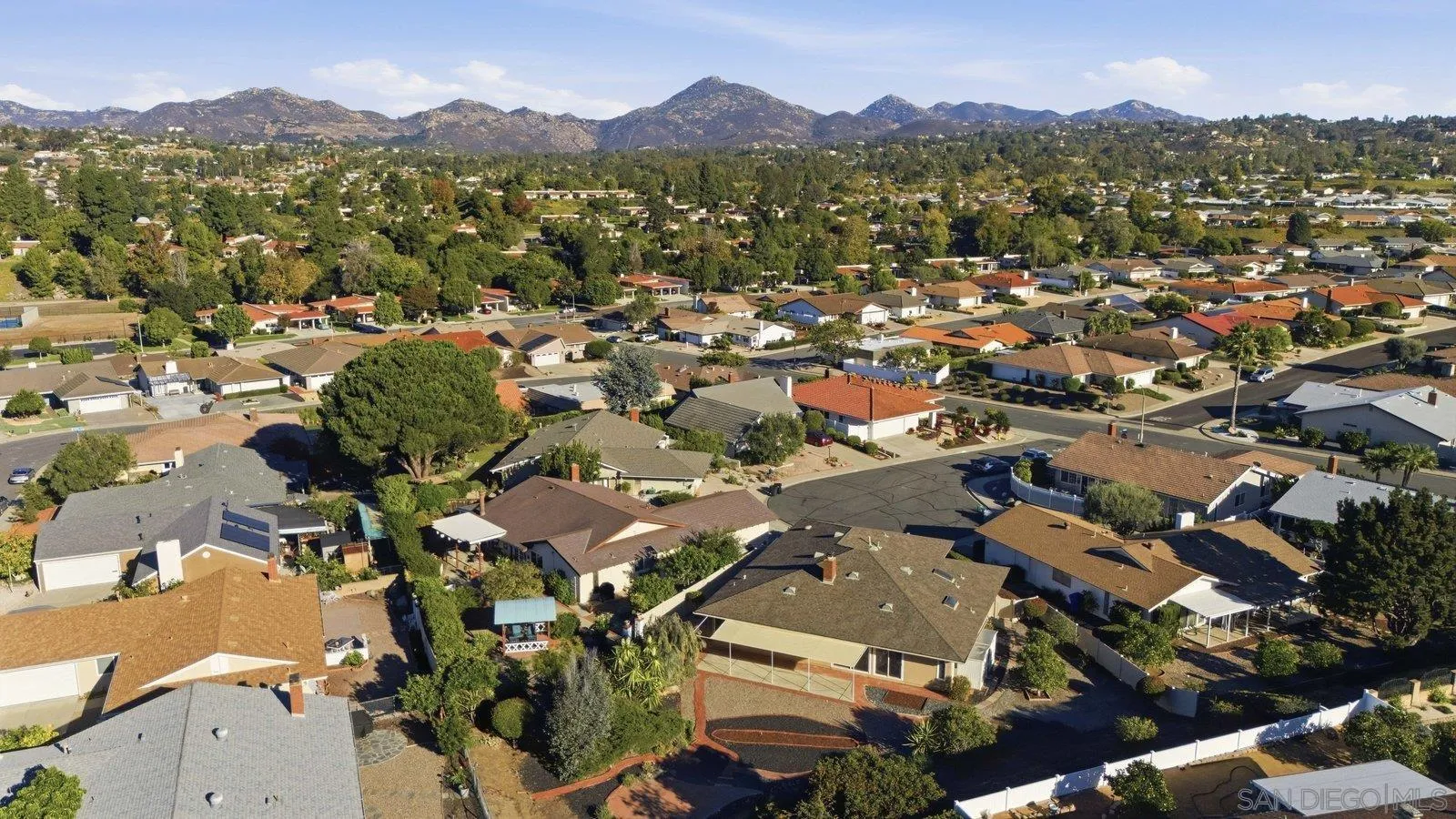 https://cdn.realtyfeed.com/cdn/127/250043265/931775546141a6925505cabee38fff1f.webp