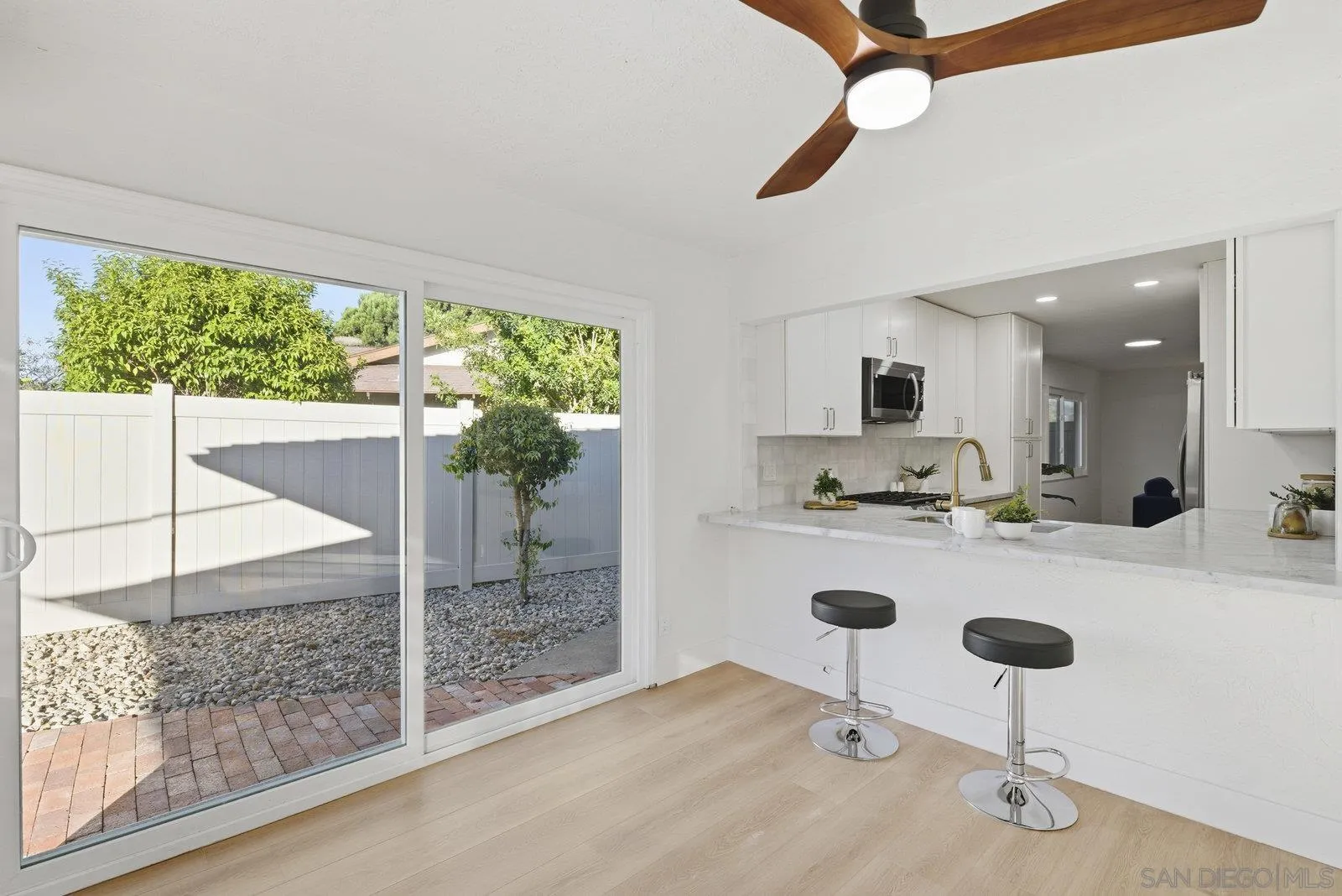 https://cdn.realtyfeed.com/cdn/127/250043265/b48dd781a16466a18c6db8615a071898.webp