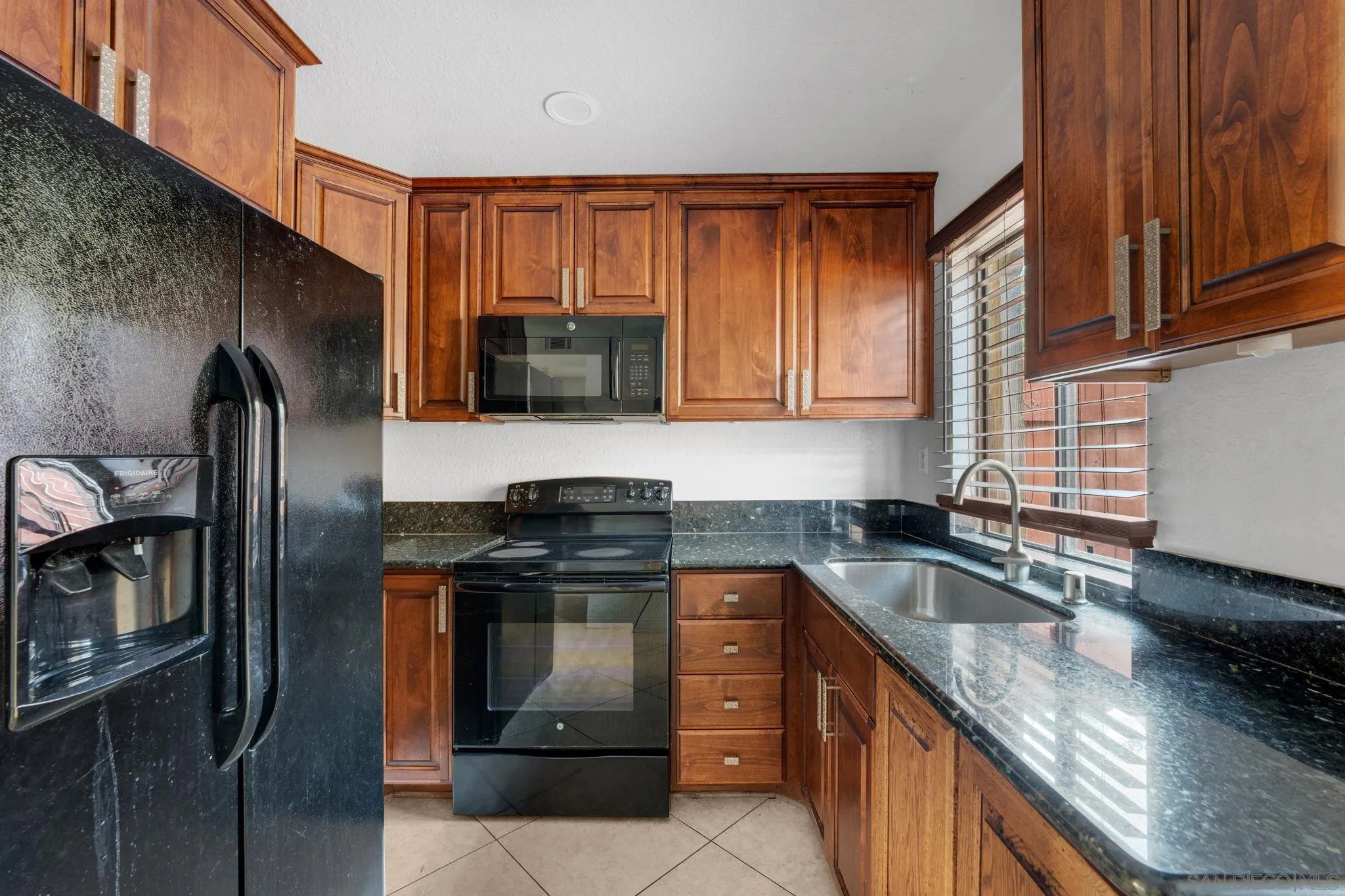 https://cdn.realtyfeed.com/cdn/127/250043275/17987a375a9f199809040820c3c67a64.webp