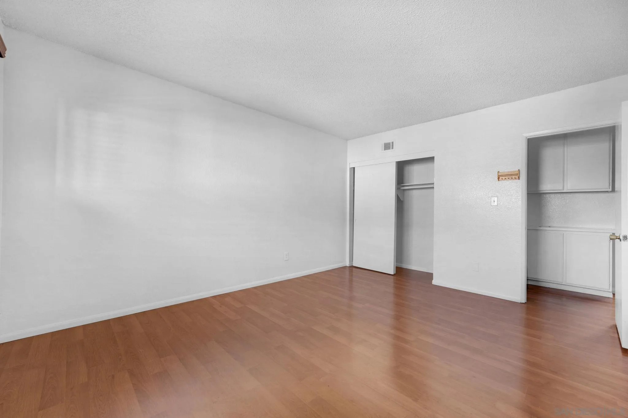 https://cdn.realtyfeed.com/cdn/127/250043275/440478537b27dae472e3905858fbd131.webp