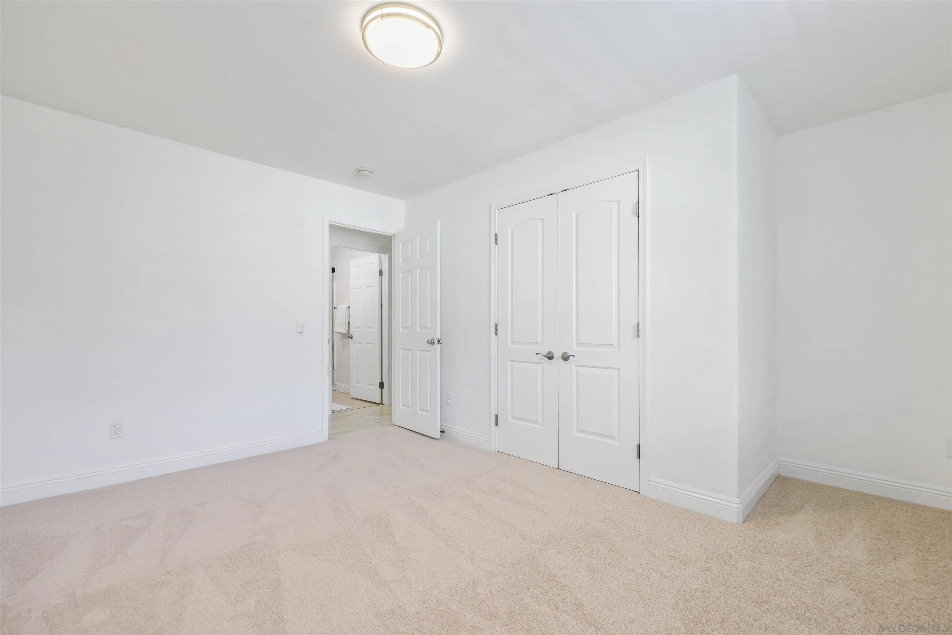 https://cdn.realtyfeed.com/cdn/127/250043276/51d2ea522d25a9ed1388d6c9a513135e.webp