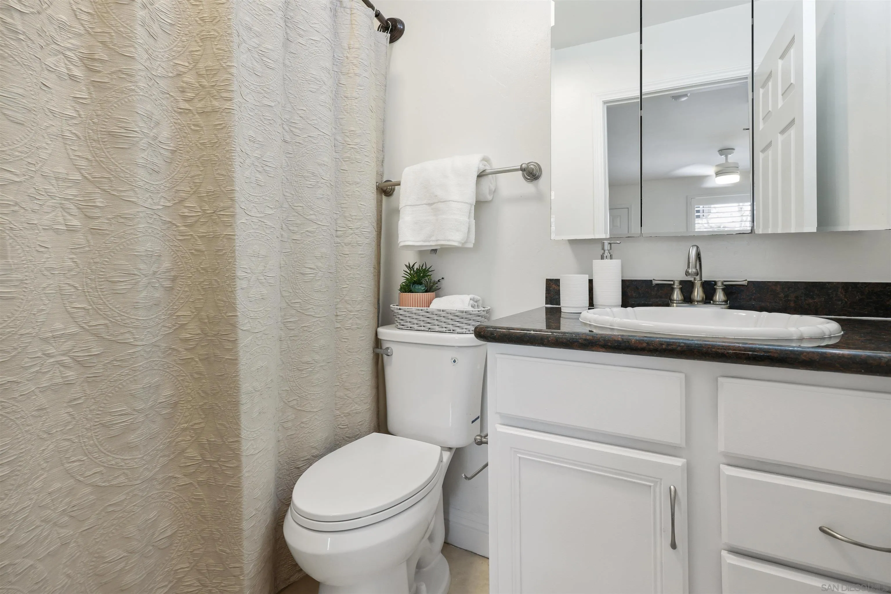 https://cdn.realtyfeed.com/cdn/127/250043276/fc89b31fb7ad95705b6e001703d873e7.webp