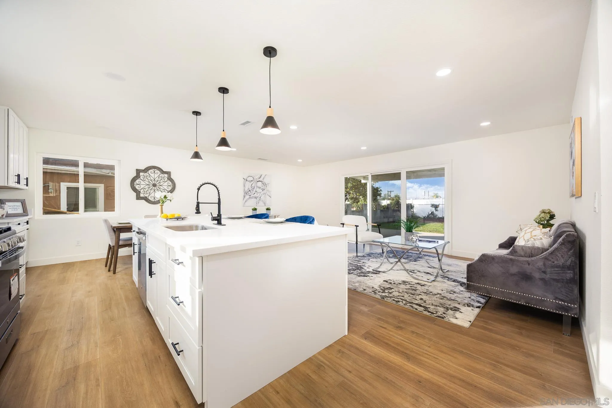 https://cdn.realtyfeed.com/cdn/127/250043277/628f0cae55c231016039870b0c595ba6.webp