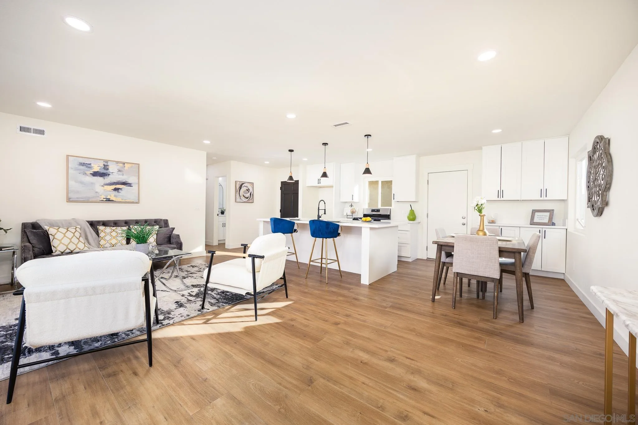 https://cdn.realtyfeed.com/cdn/127/250043277/f84254e3aecb49333dd545853e82559d.webp
