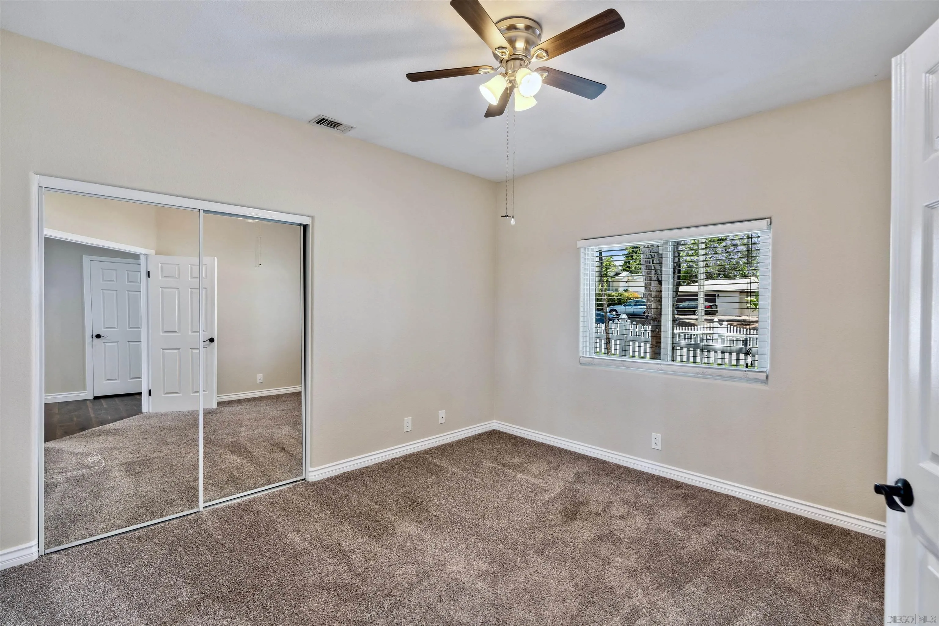 https://cdn.realtyfeed.com/cdn/127/250043286/1a3960bb2373d08cf90183dd1e321573.webp