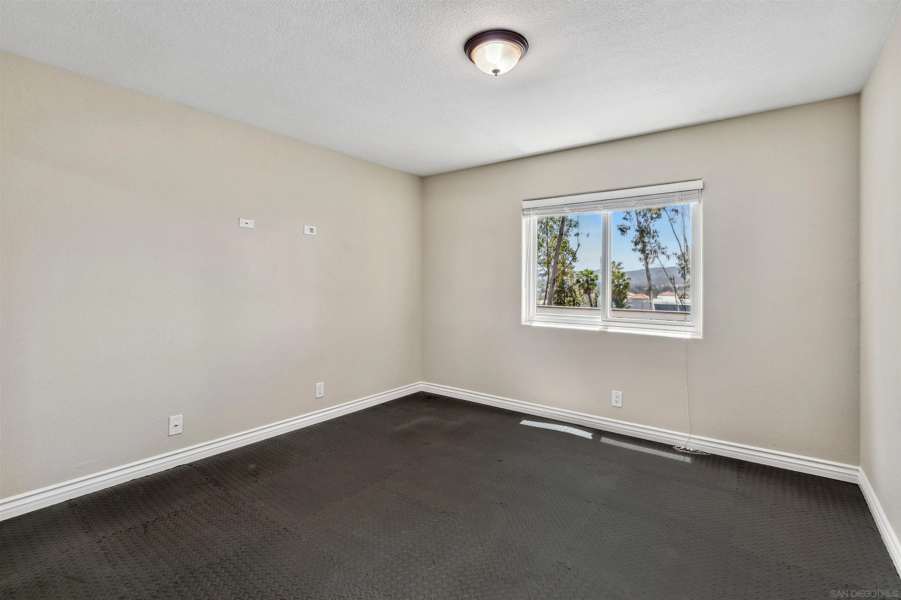 https://cdn.realtyfeed.com/cdn/127/250043286/8b56237317abf54a8b997019ebd4da39.webp