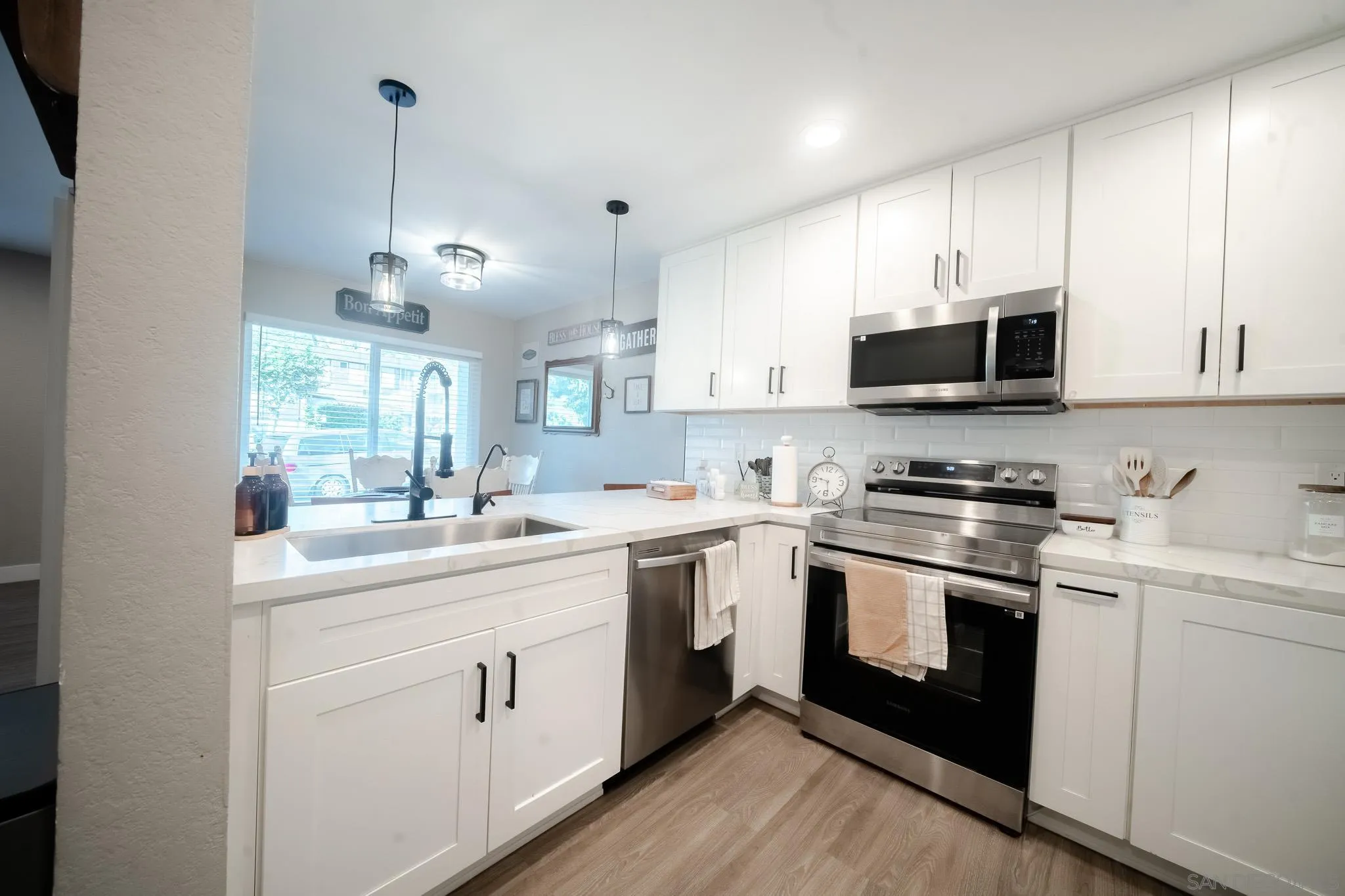 https://cdn.realtyfeed.com/cdn/127/250043322/46466c546a4cb8c434acc53e30114b80.webp