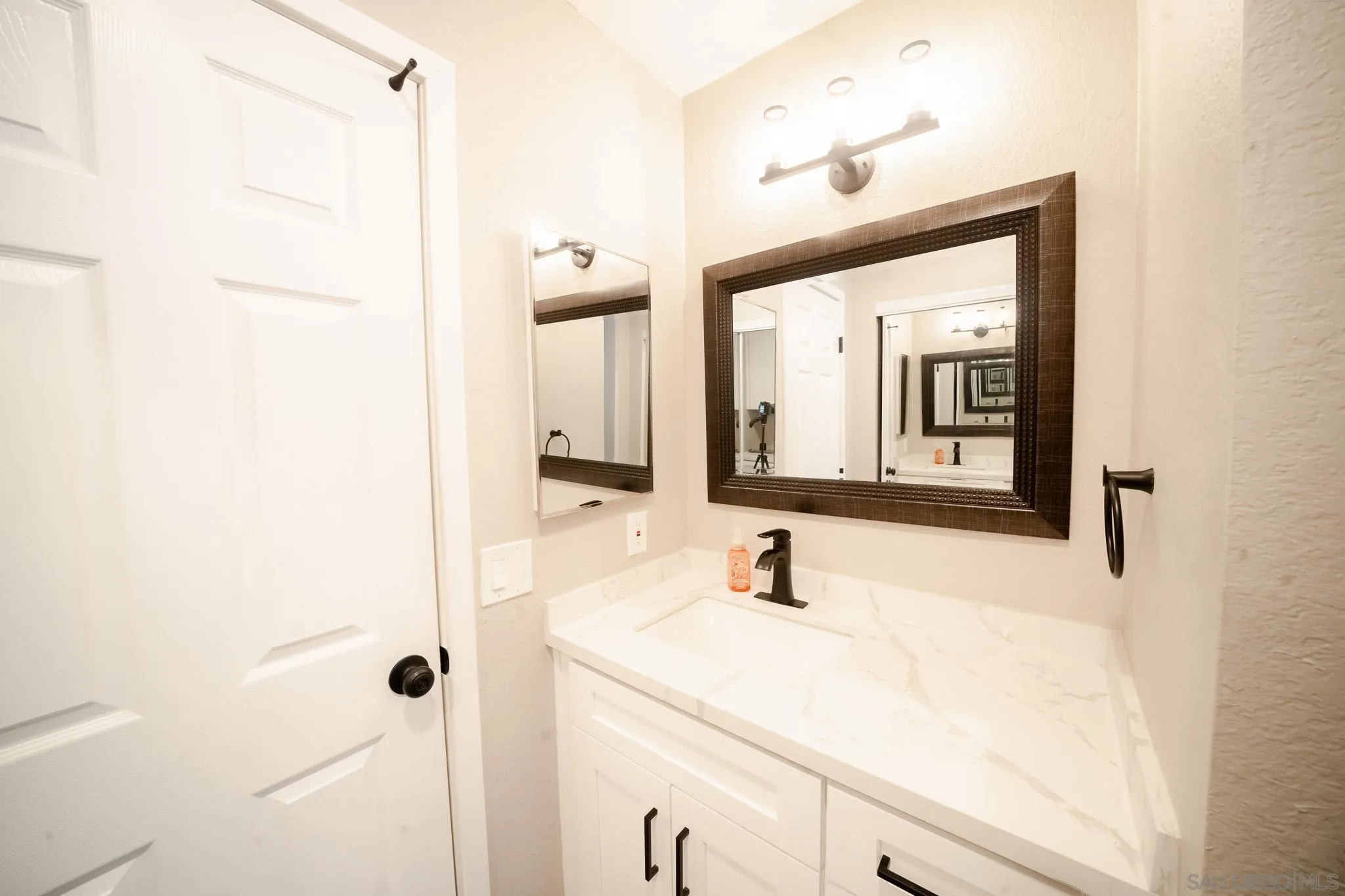 https://cdn.realtyfeed.com/cdn/127/250043322/d8ae9fc69ee3a9ecc193b92506605593.webp